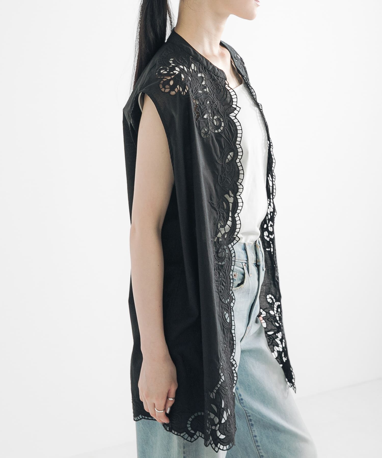 URBAN RESEARCH「カットワークレース刺繍ジレ」|ベスト・ジレ|