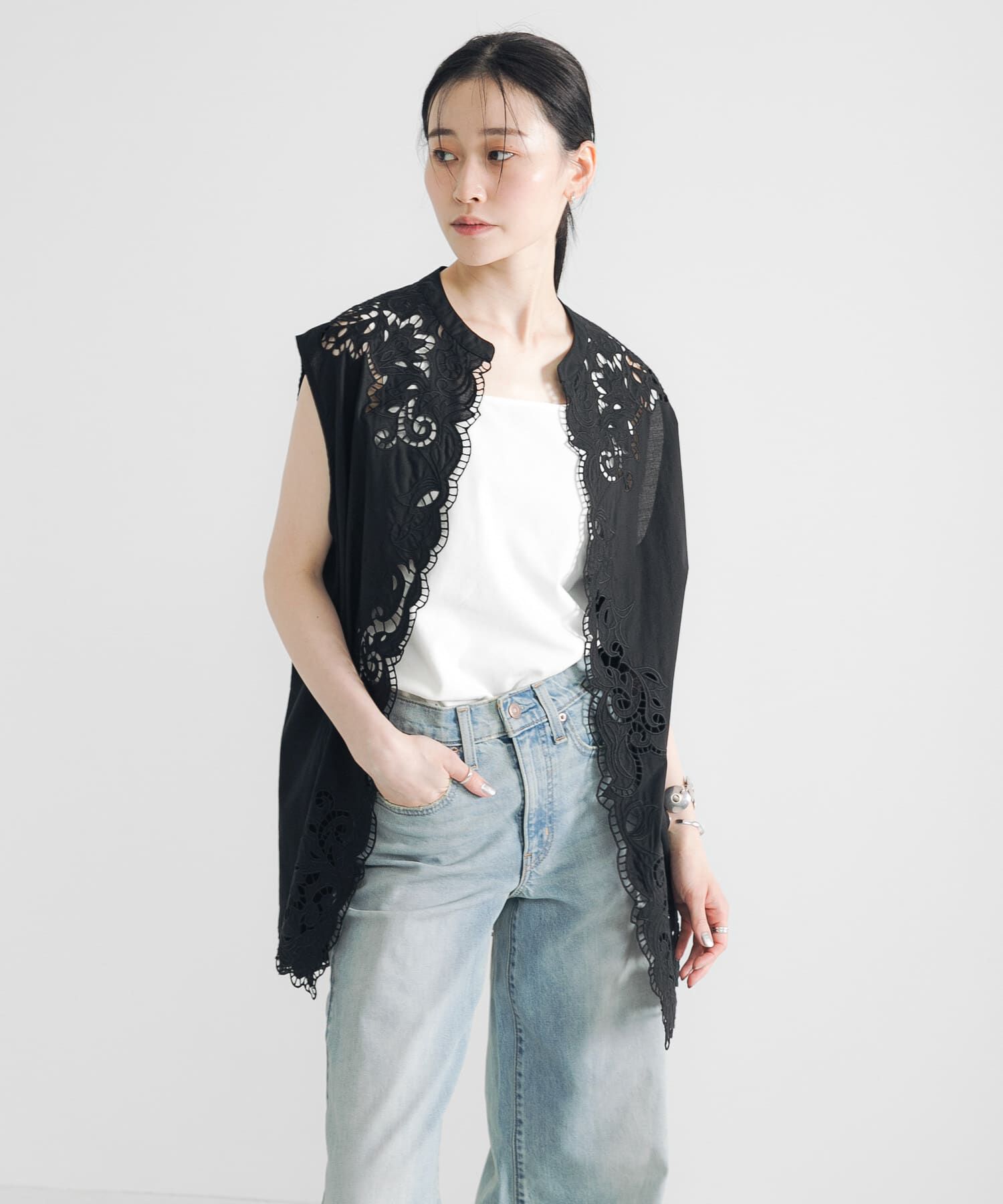 URBAN RESEARCH「カットワークレース刺繍ジレ」|ベスト・ジレ|