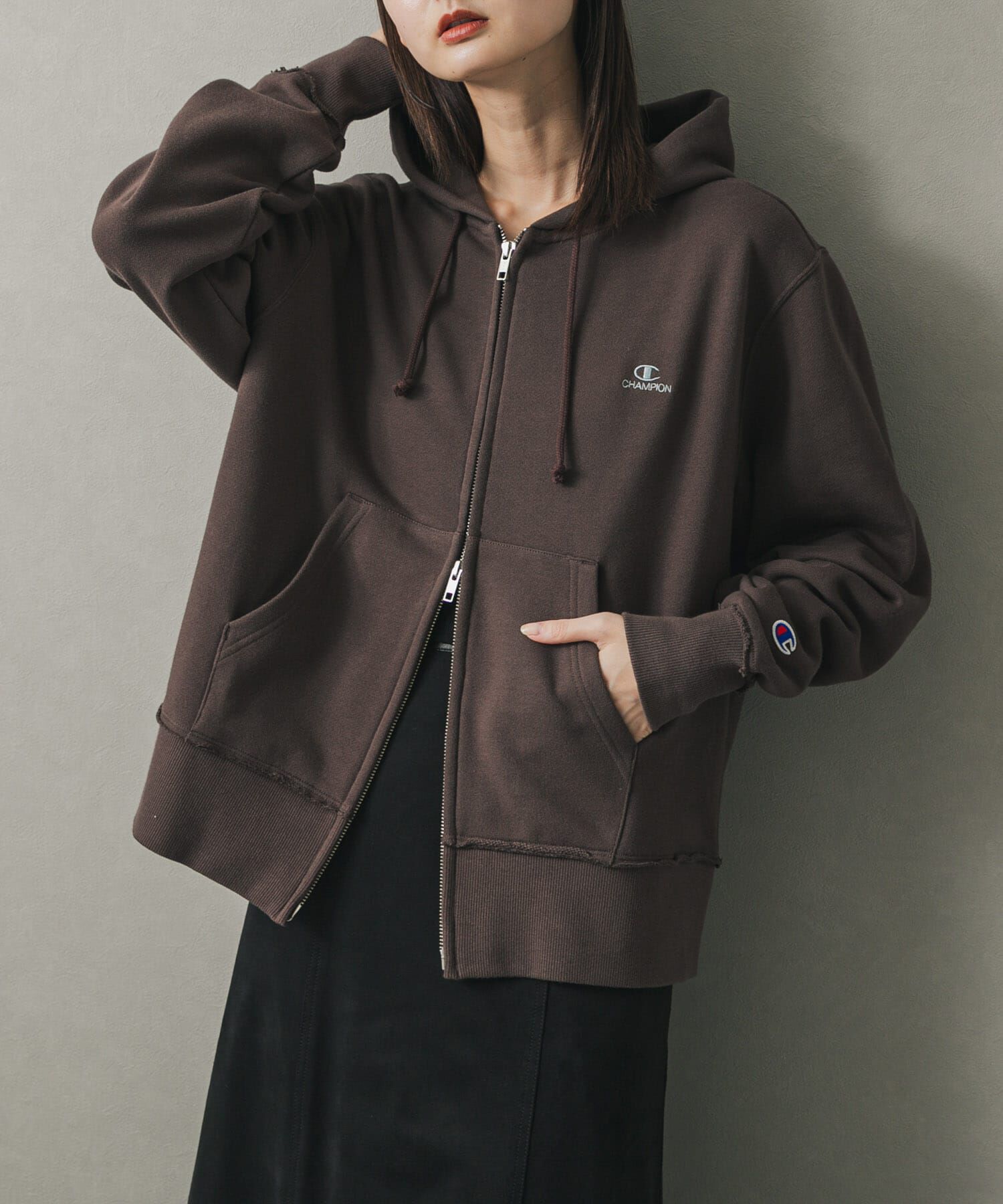 SENSE OF PLACE by URBAN RESEARCH「『別注』Champion&times;SENSE OF PLACE　ジップパーカー」|パーカー|ブラウン