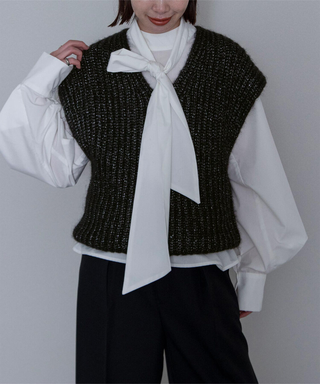 ur's「ラメVネックニットベスト」|ニット・セーター|ブラック