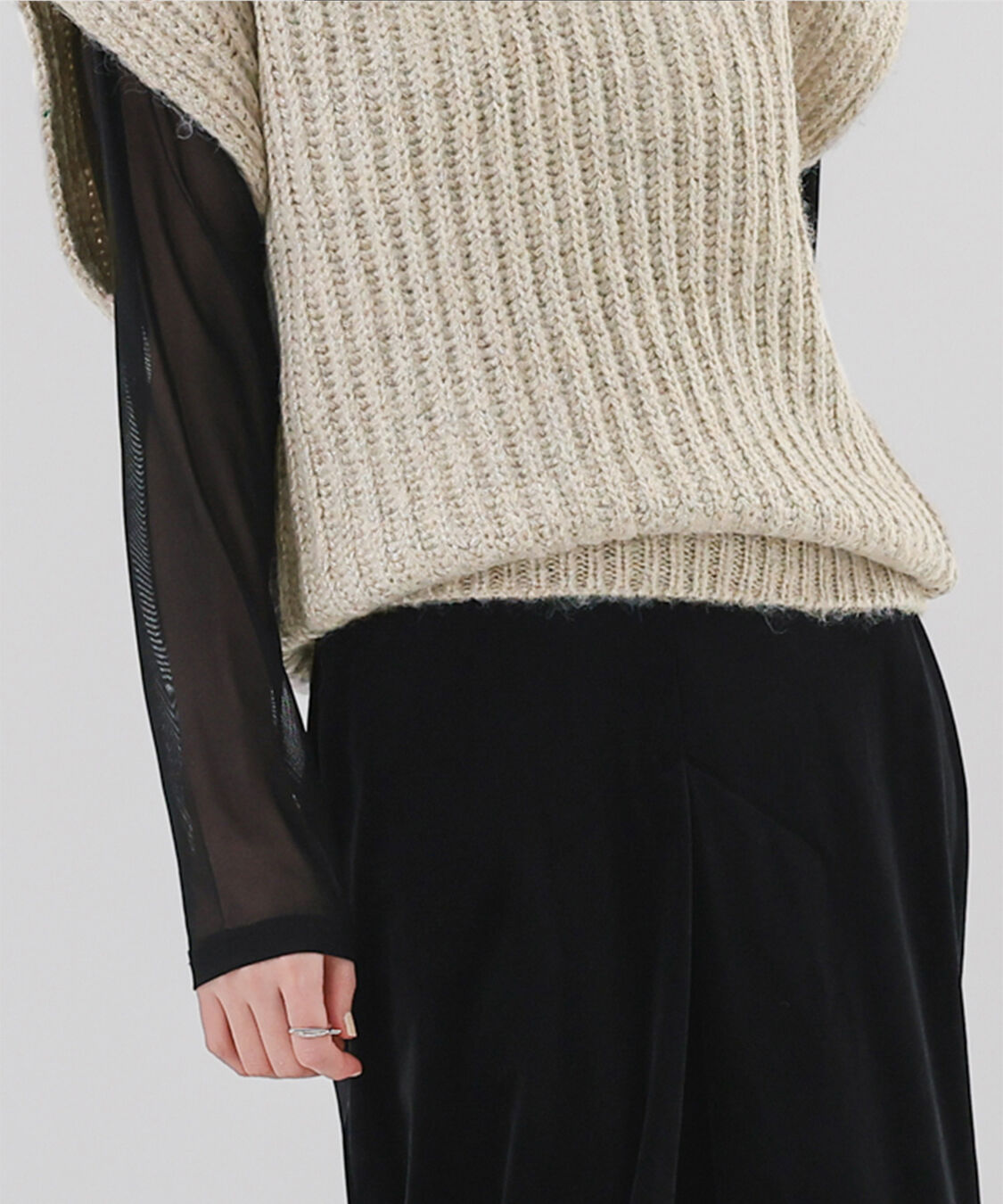 ur's「ラメVネックニットベスト」|ニット・セーター|