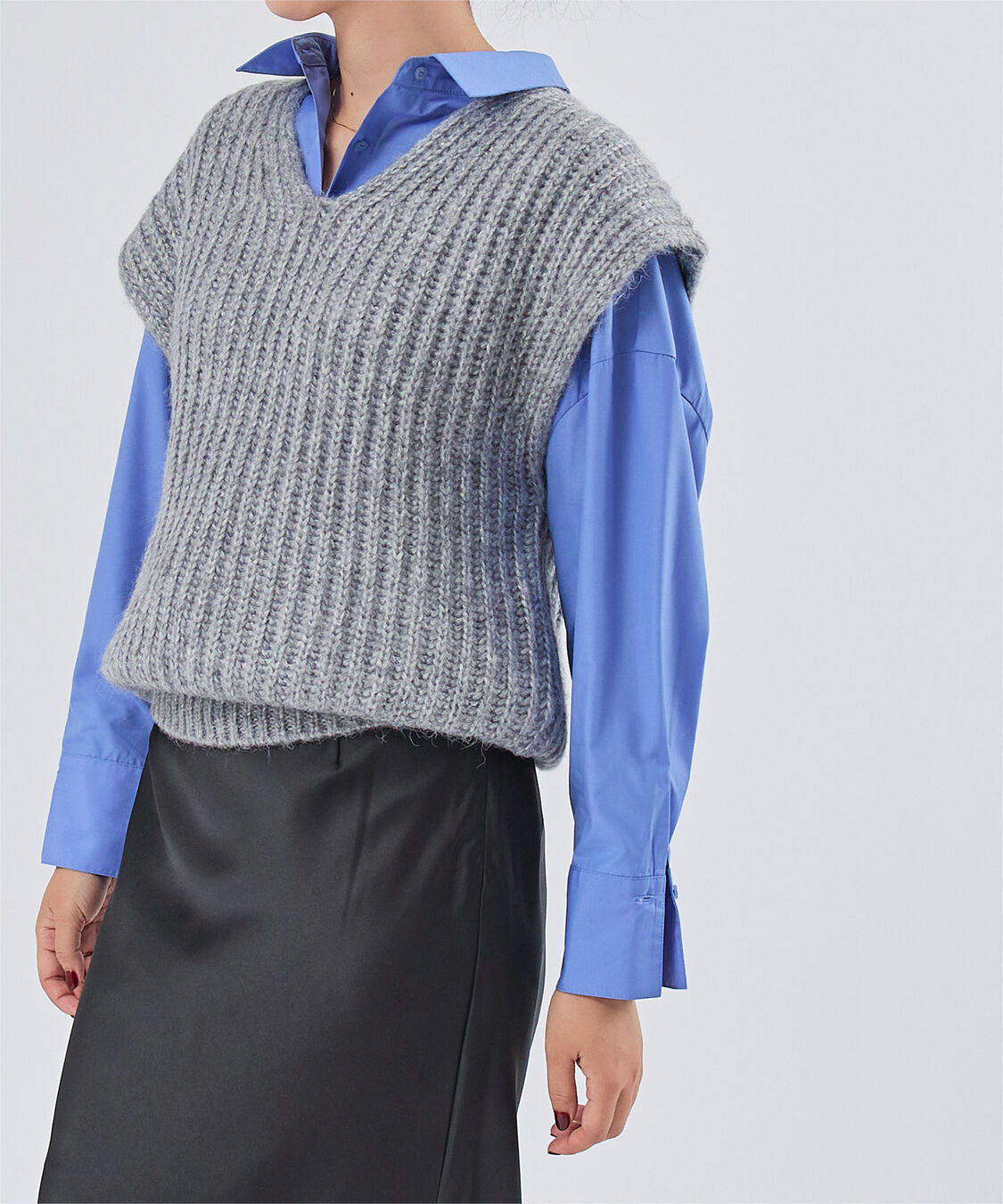 ur's「ラメVネックニットベスト」|ニット・セーター|