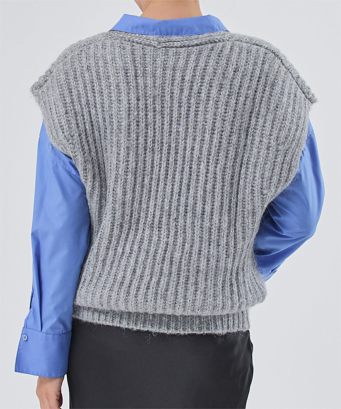 ur's「ラメVネックニットベスト」|ニット・セーター|