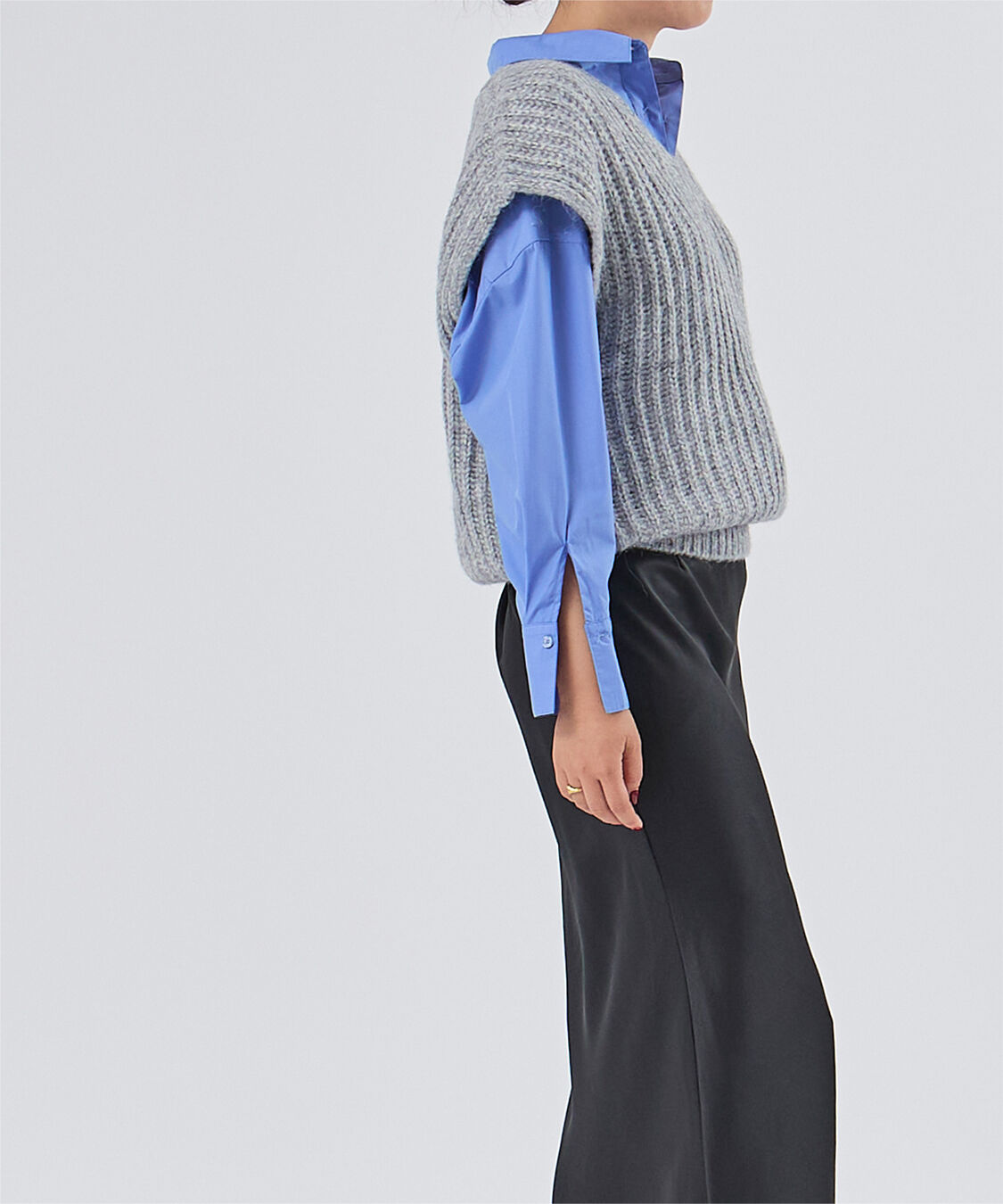 ur's「ラメVネックニットベスト」|ニット・セーター|