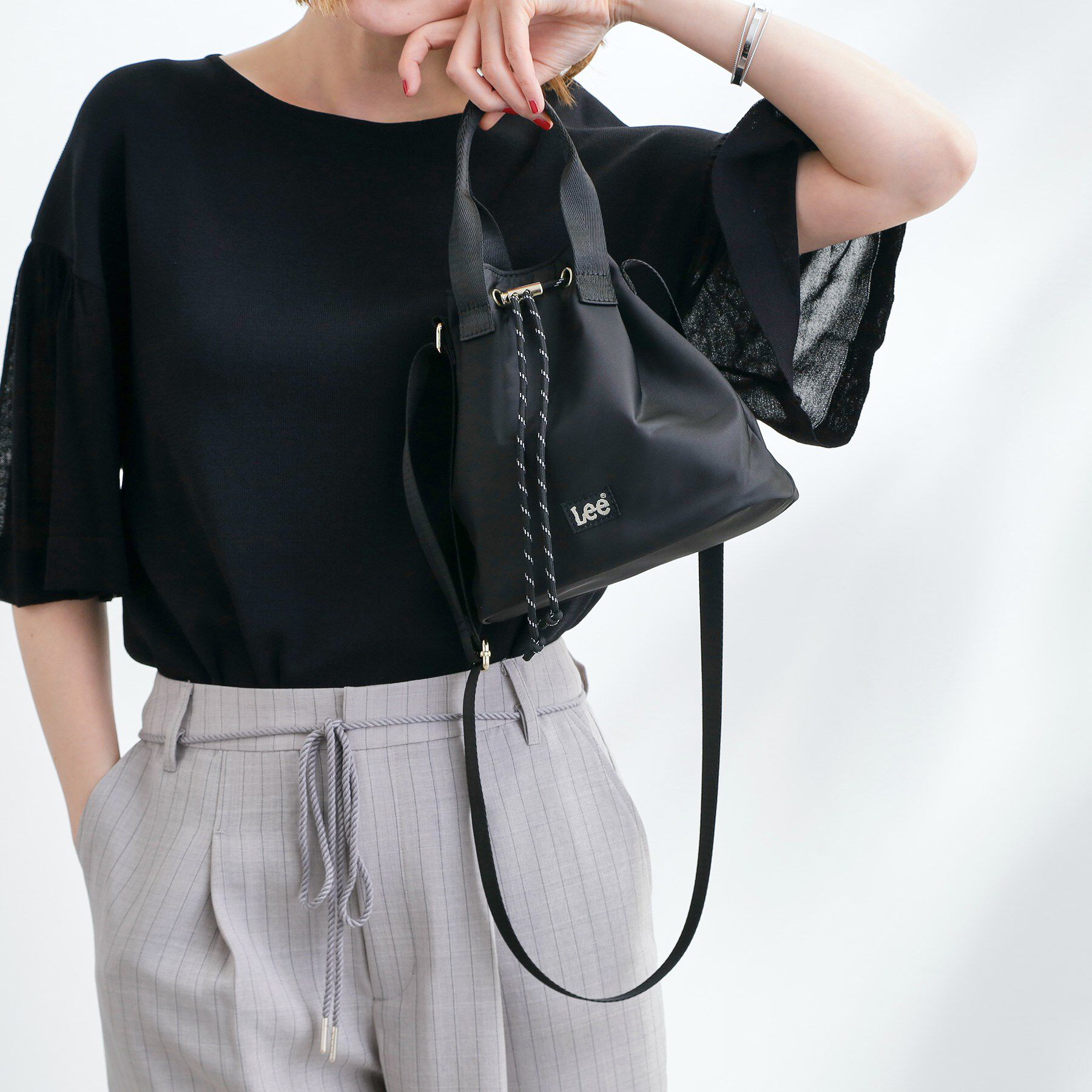 grove「【Lee別注・撥水】巾着ハンドルショルダー」|ショルダー・メッセンジャー|ブラック(019)