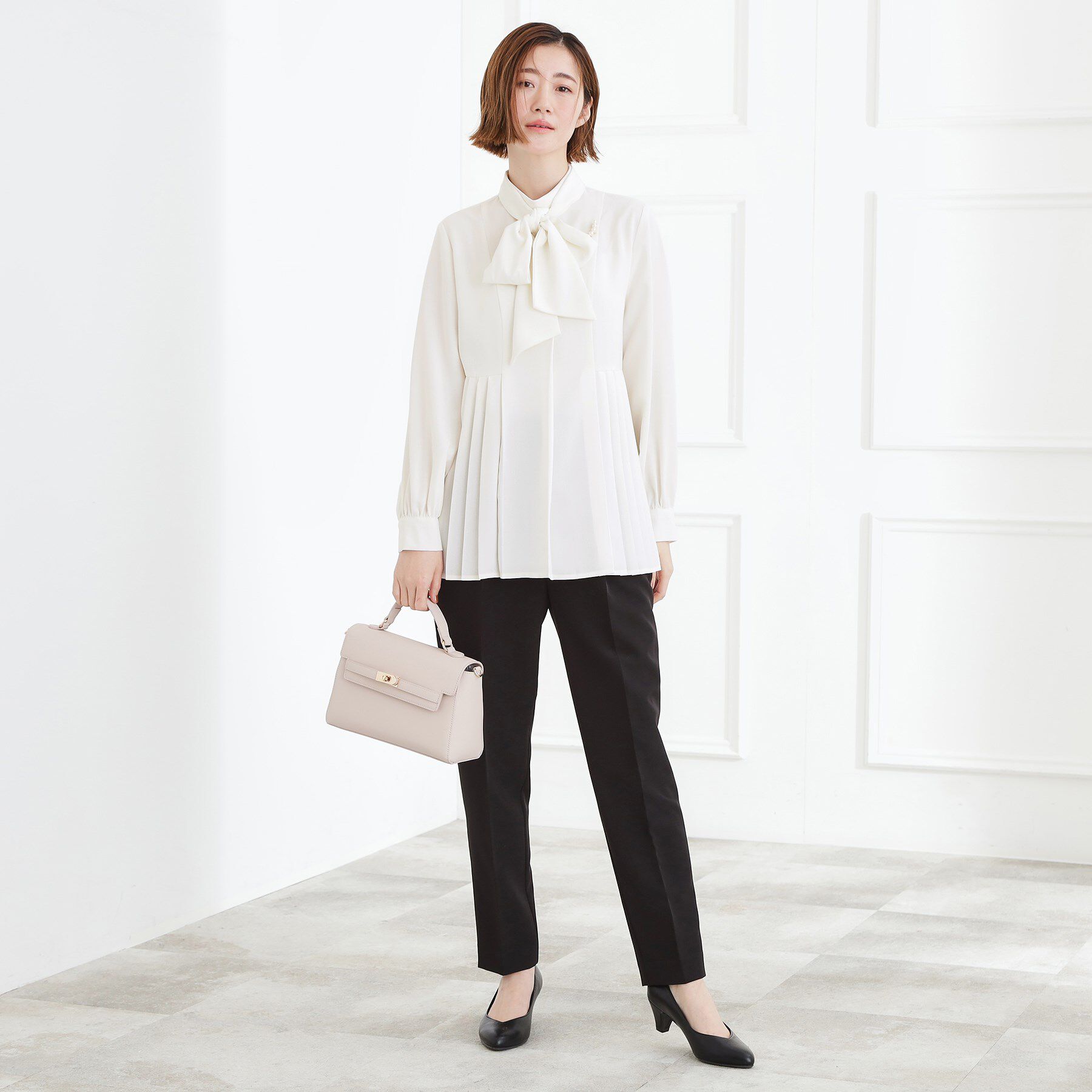 grove「【マシンウォッシュ/防シワ/UVカット】裾プリーツ取り外しボウタイブラウス」|シャツ・ブラウス|