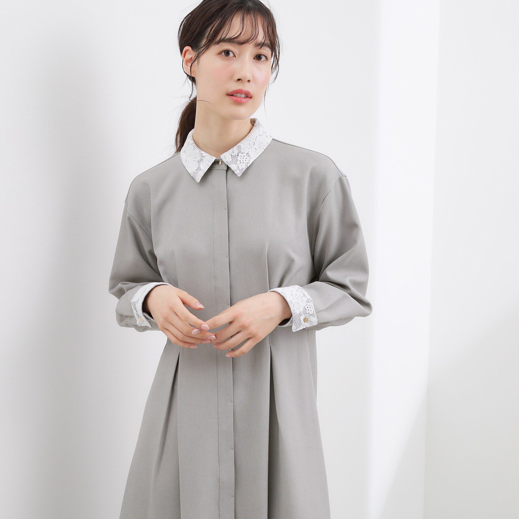 grove「晴れの日にも映える、品よく華やかなシャツワンピース」|ワンピース|グレー(012)