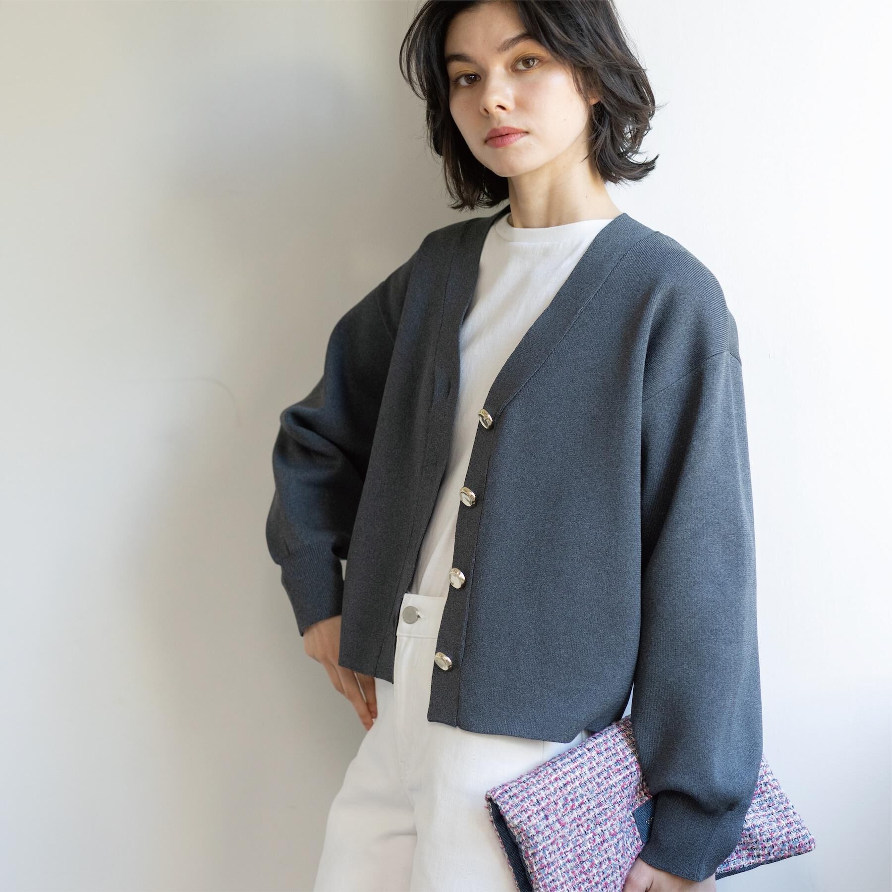 OPAQUE.CLIP「ゴールドビックボタンVネックニットカーディガン【洗濯機OK】」|カーディガン|