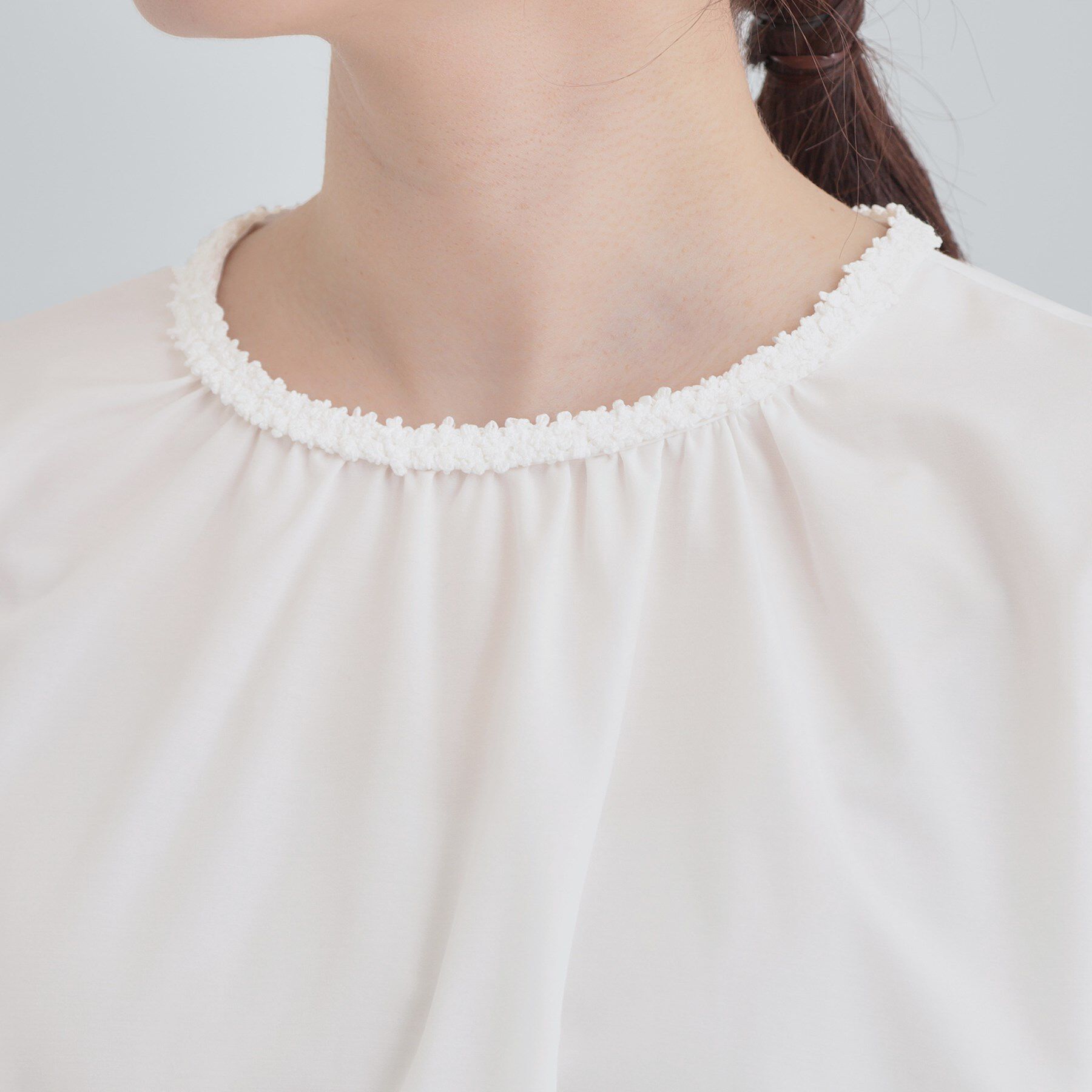 SHOO･LA･RUE「【洗濯機可/S-LL】ふんわりとしたお袖が愛らしい ジレスタイルに合うブラウス」|シャツ・ブラウス|