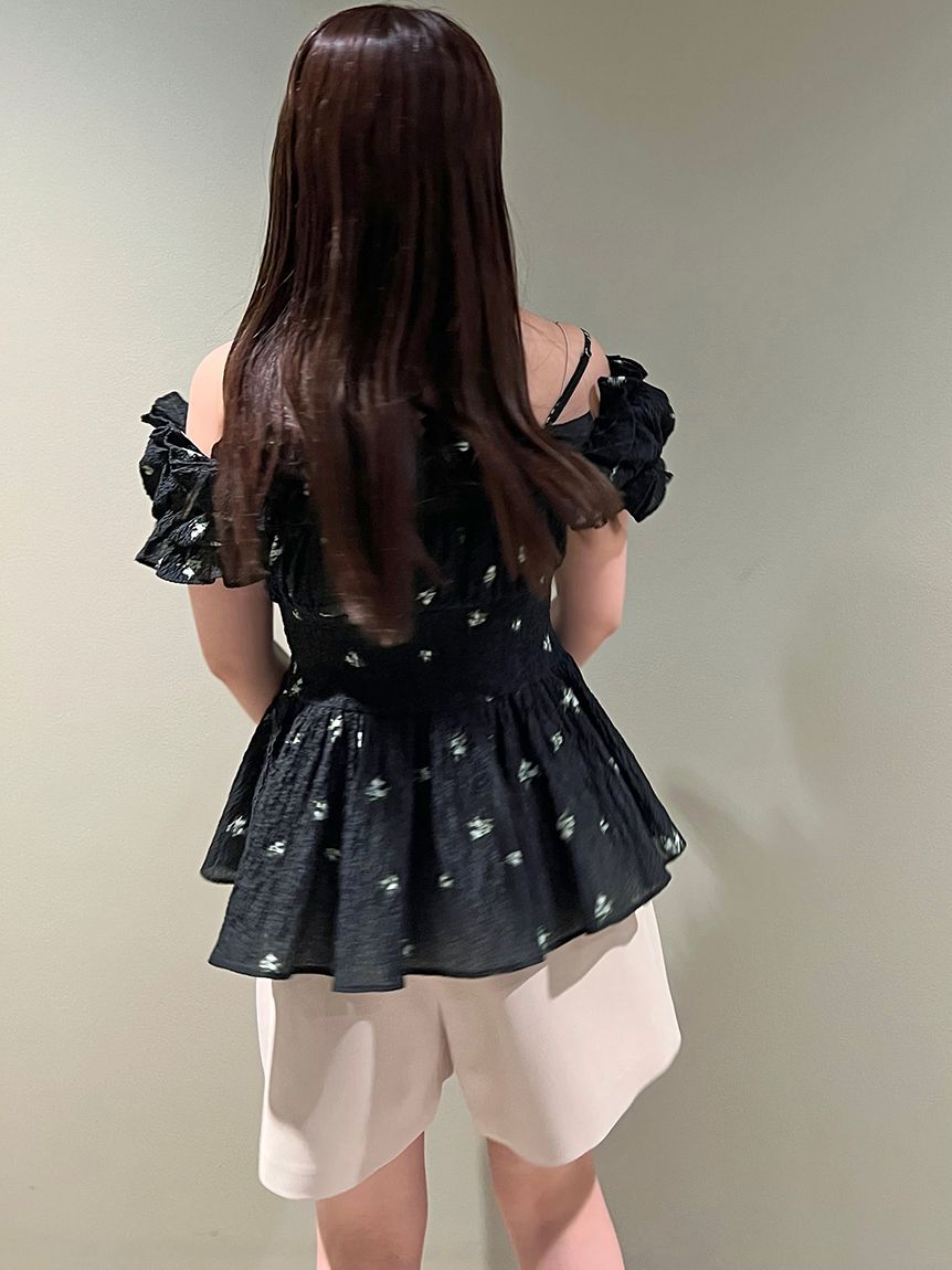 SNIDEL「オフショルフリルブラウス」|シャツ・ブラウス|