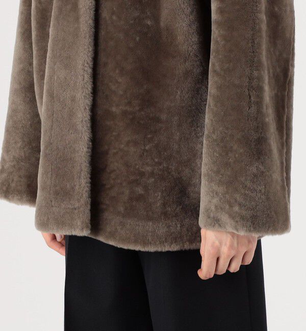 TOMORROWLAND GOODS「DES PRES ムートン Vネックコート」|ノーカラーコート|