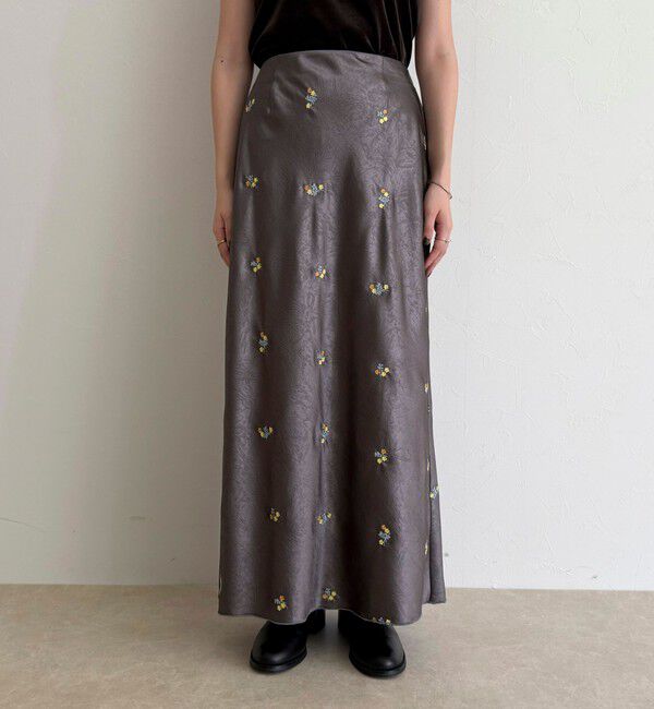 fredy emue「サテンフラワー刺繍スカート」|スカート|
