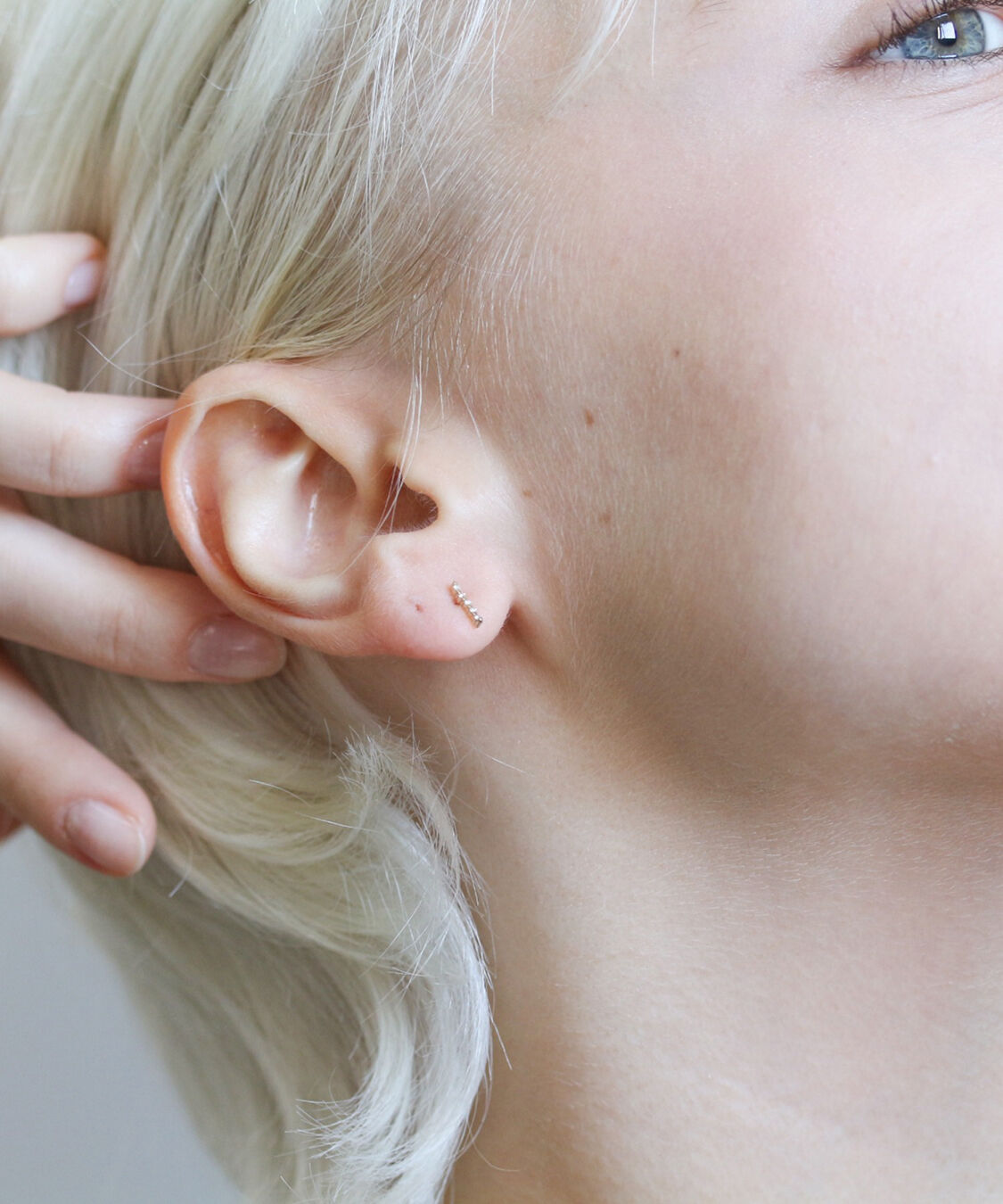  「ダイヤモンド ライン ピアス | K10YG〈世界最小〉」|ピアス|