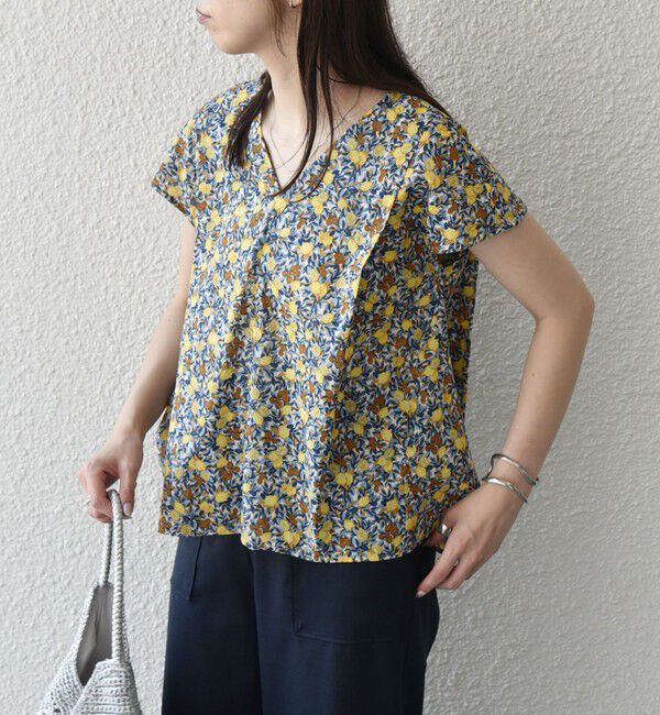 SHIPS Colors 「SHIPS Colors:〈洗濯機可能〉ボタニカル プリント Vネック ブラウス」|シャツ・ブラウス|オフホワイト