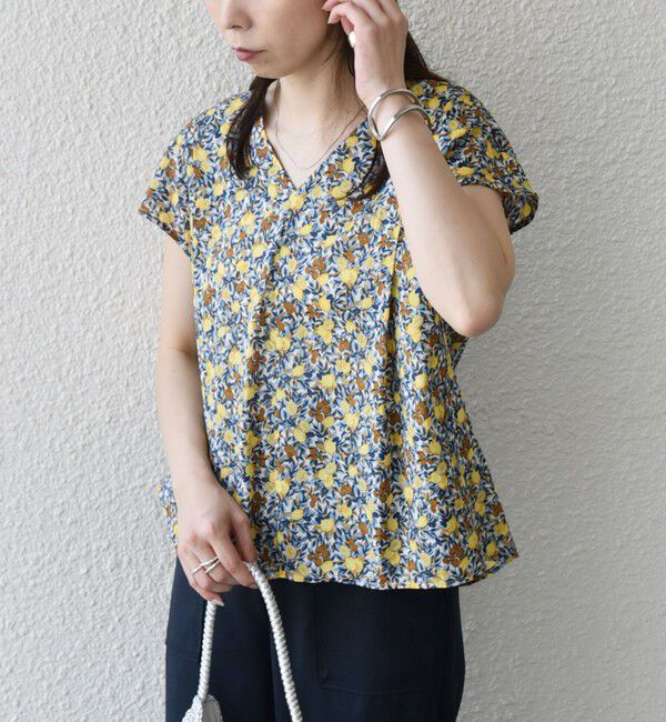 SHIPS Colors 「SHIPS Colors:〈洗濯機可能〉ボタニカル プリント Vネック ブラウス」|シャツ・ブラウス|