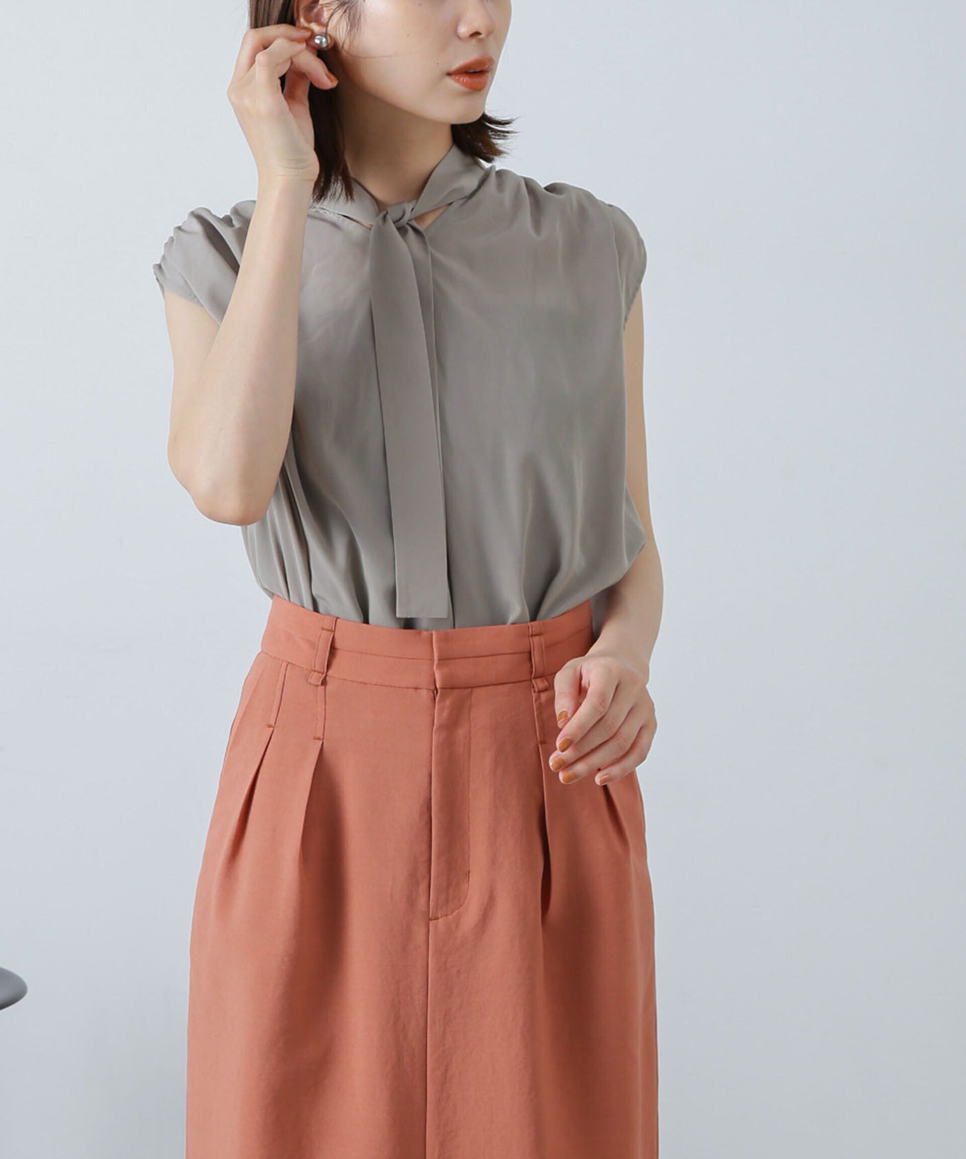 nano･universe「ショルダーギャザーボウタイブラウス」|シャツ・ブラウス|グレージュ3