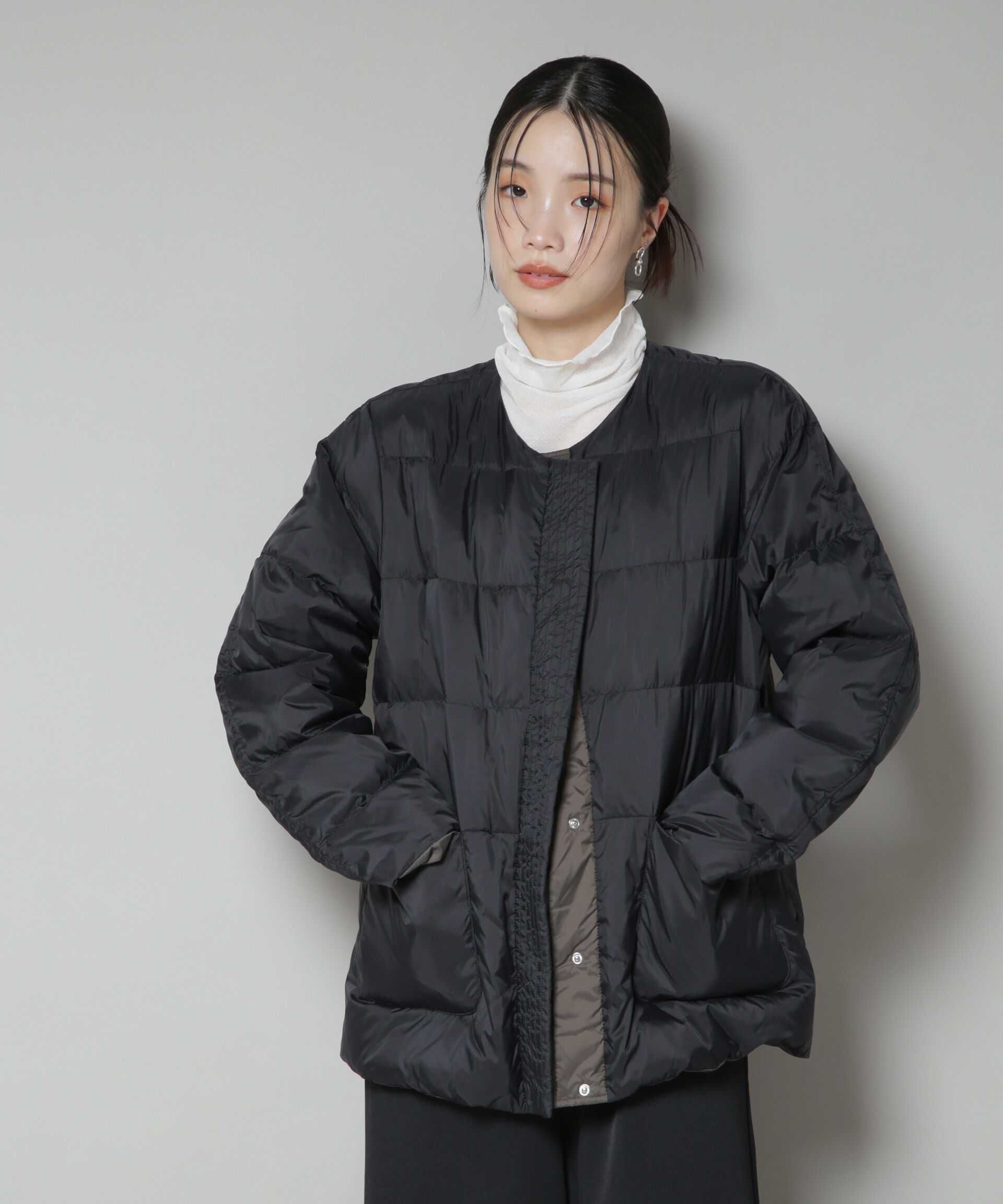 nano･universe「撥水加工ライトダウン リバーシブルノーカラージャケット」|ダウン|ブラック