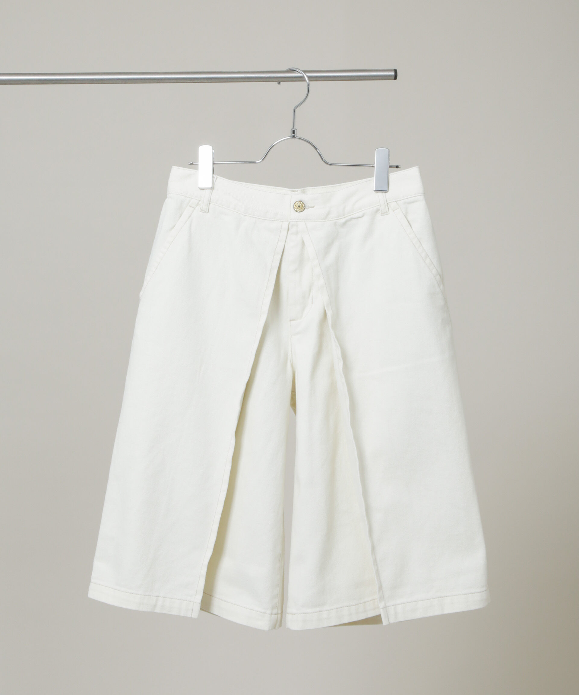 nano･universe「157/HALF TUCK SHORTS」|チノ|ホワイト