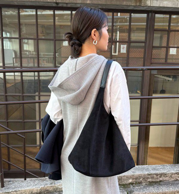 fredy emue「フェイクスエードトライアングルバッグ」|トートバッグ|ブラック