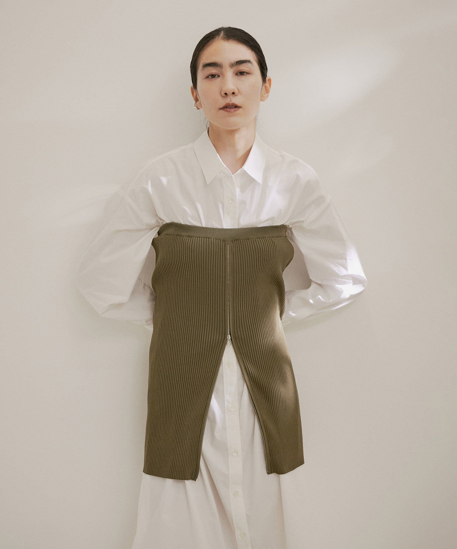 SALON adam et rope'「【雑誌掲載】リブジップビスチェ」|ベスト・ジレ|カーキ(36)