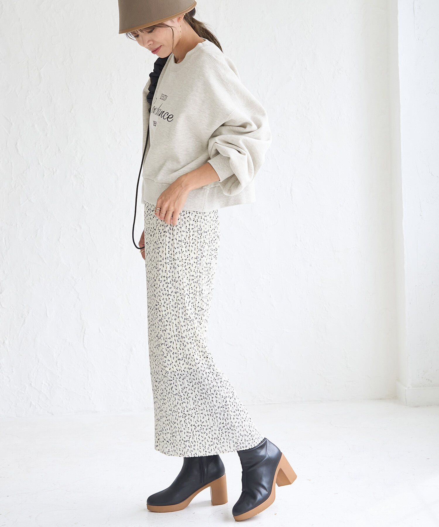 ROPE' PICNIC R「裏起毛刺繍ロゴクロップドスウェット」|スウェット・ジャージ|