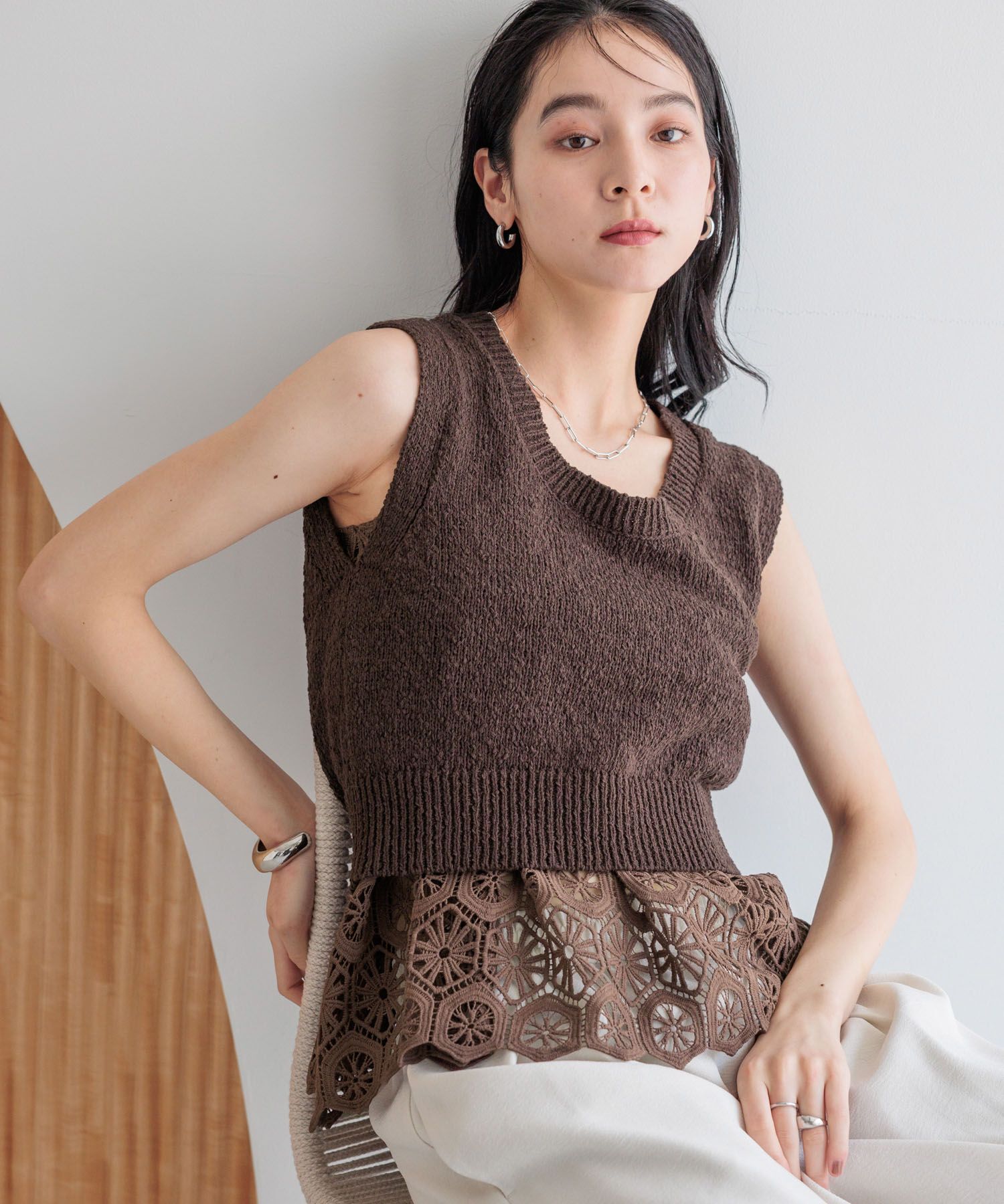 LOWRYS FARM「スラブバックボタンベスト」|ニット・セーター|BRN9