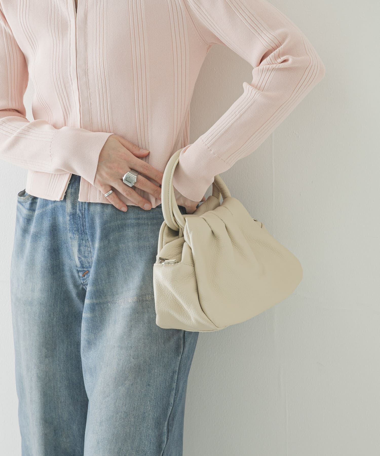 URBAN RESEARCH「レザーハンドバッグ」|ハンドバッグ|オフホワイト