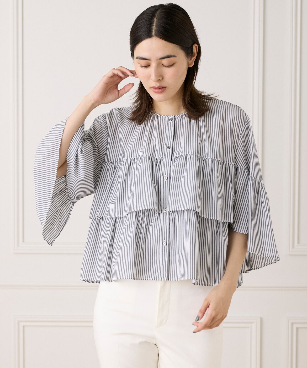 7-IDconcept.「《大きいサイズ》《WEB限定カラー》ティアードフリルブラウス」|シャツ・ブラウス|ストライプ1