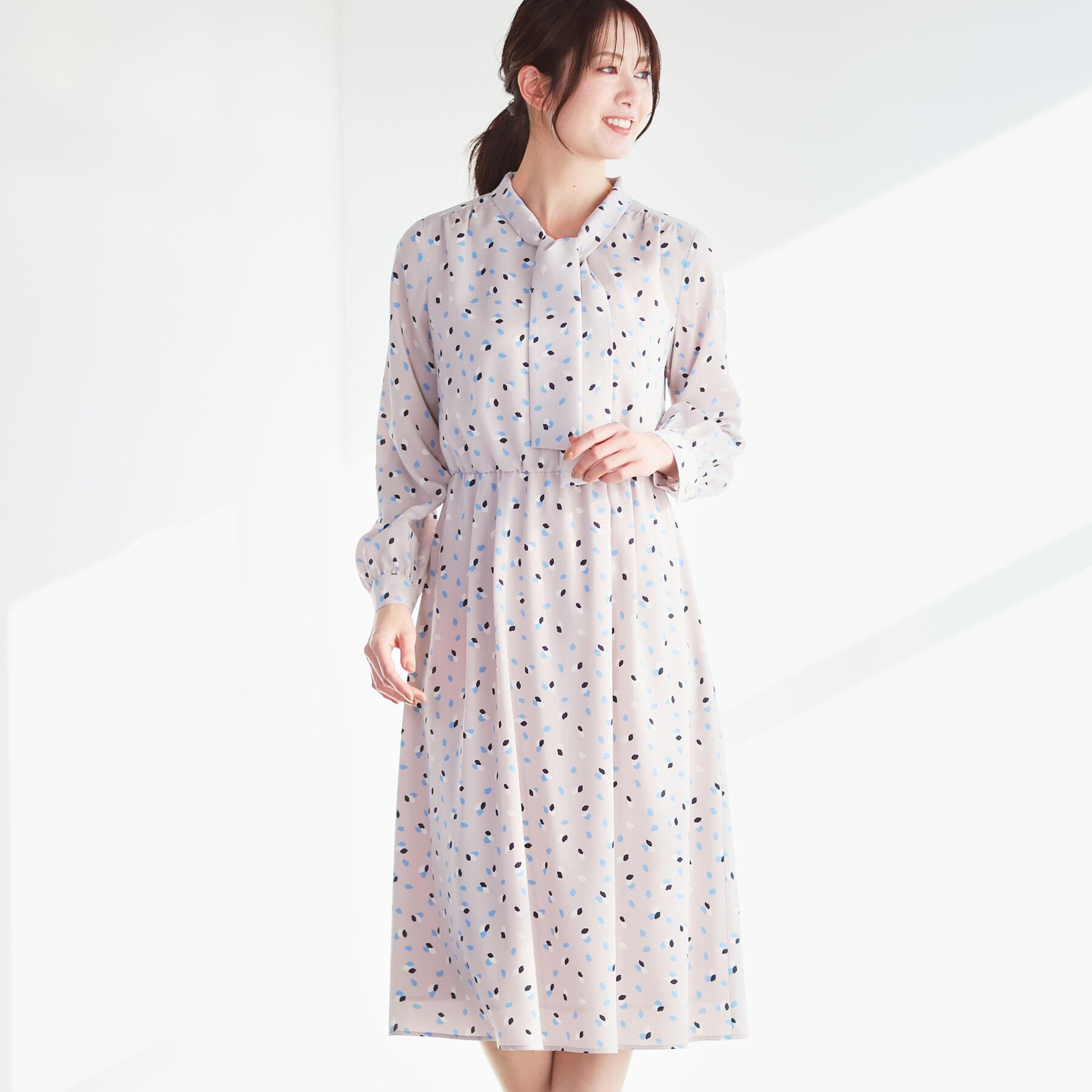 Reflect「【セレモニー／通勤／おでかけに◎】フラワープリントボウタイワンピース」|ワンピース|ライトグレー(111