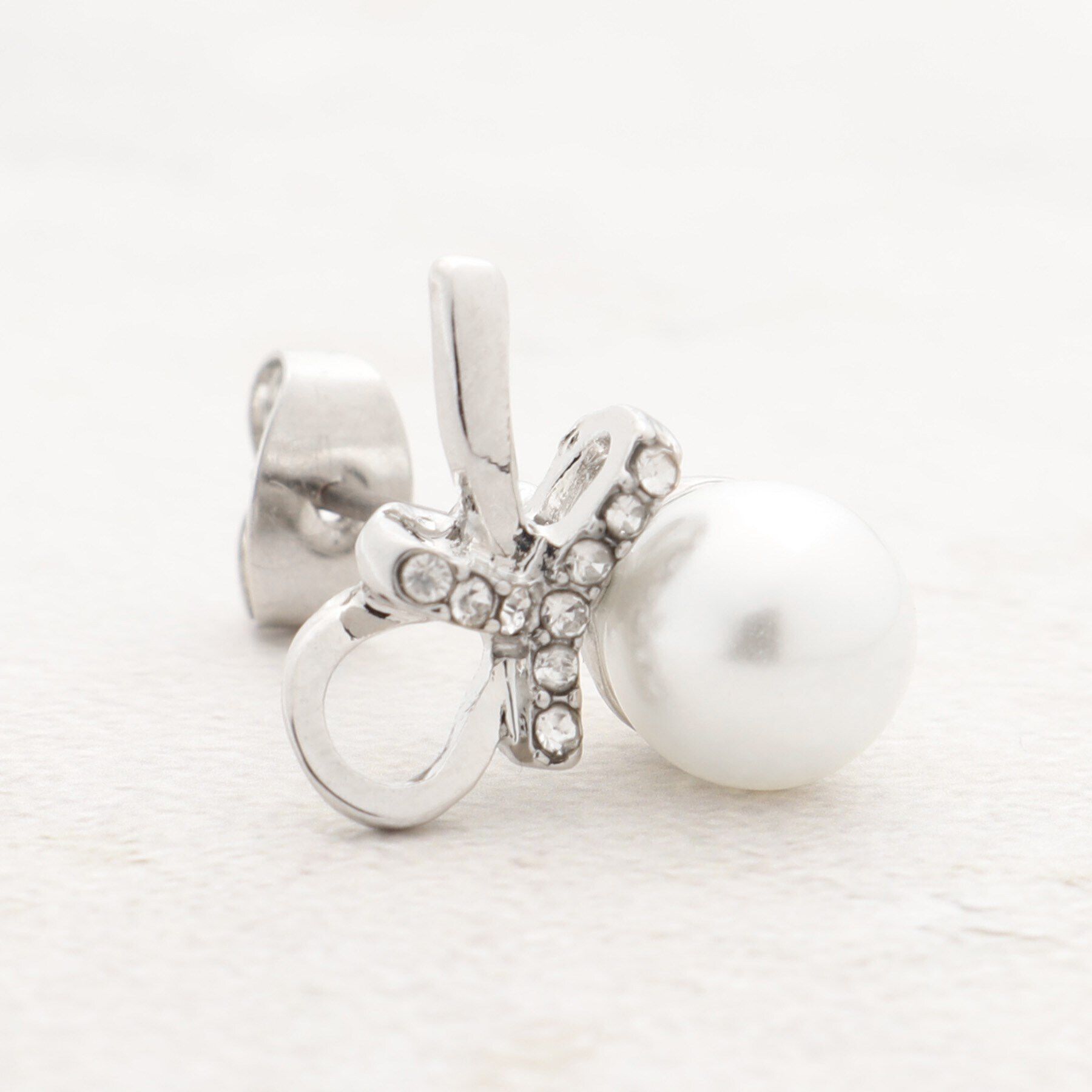 grove「フェイクパールビジューリボンピアス【入卒対応可】」|ピアス|