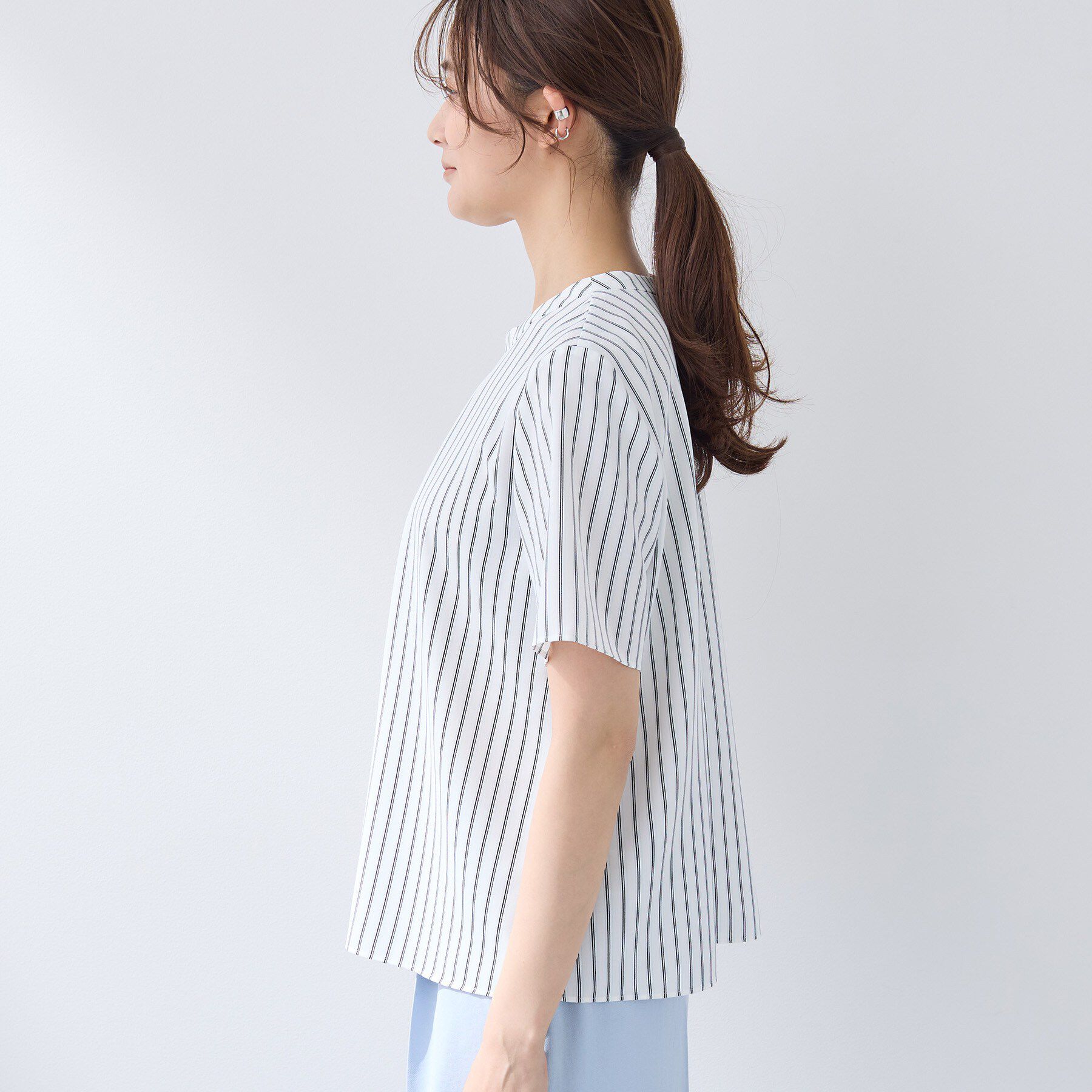 INDIVI「【洗える／UVケア】ストライプ柄＆無地 ボウタイ風 半袖ブラウス」|シャツ・ブラウス|