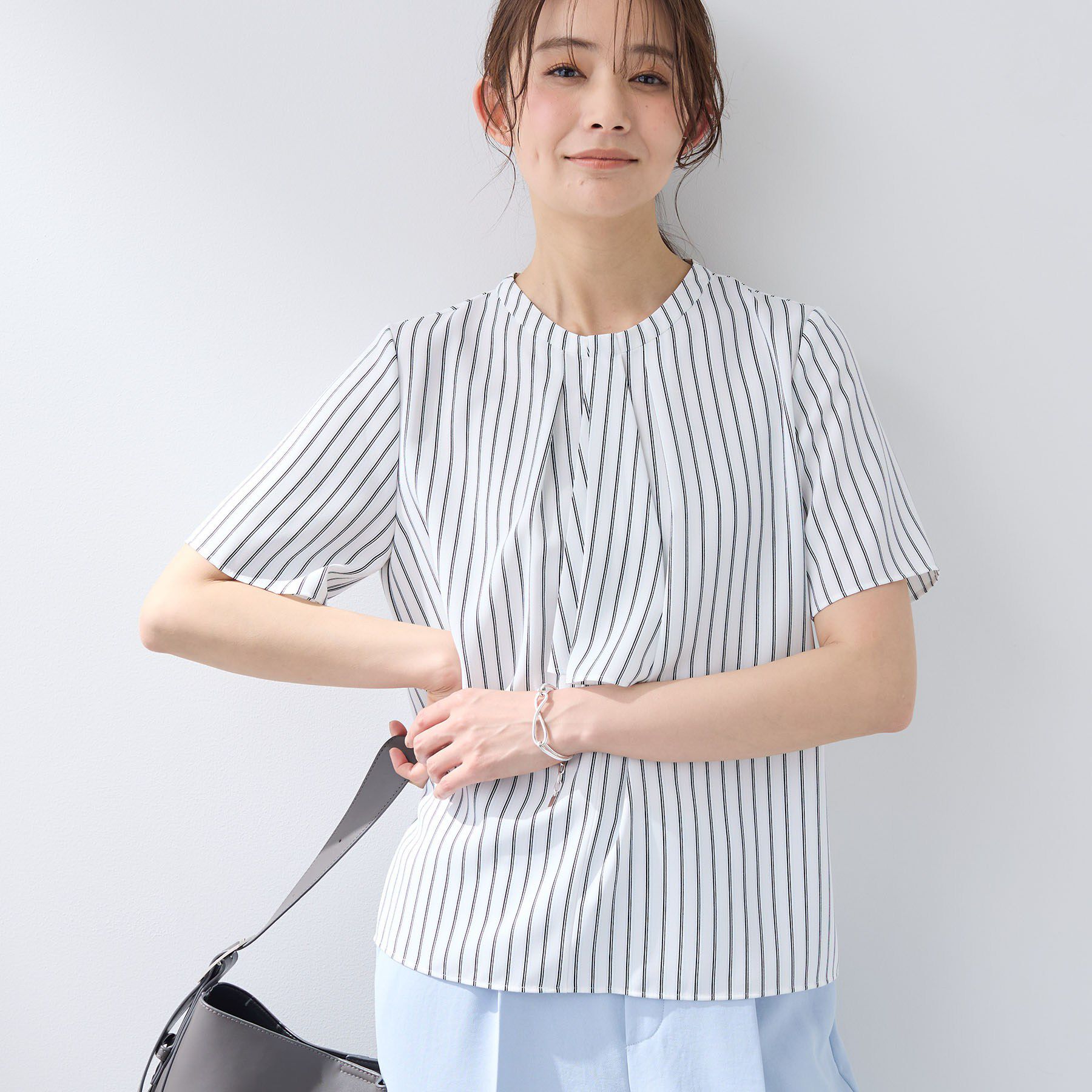 INDIVI「【洗える／UVケア】ストライプ柄＆無地 ボウタイ風 半袖ブラウス」|シャツ・ブラウス|ホワイト(101)