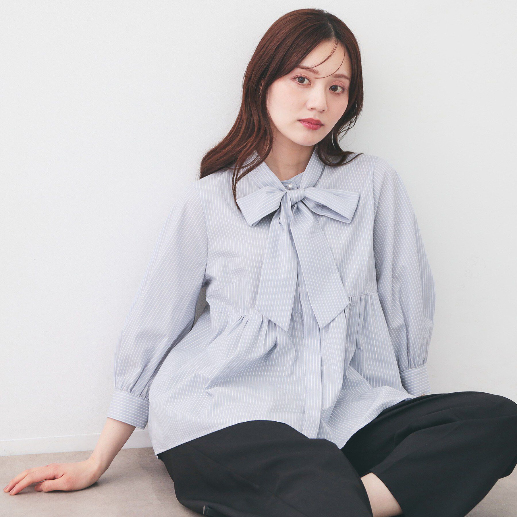 index「2WAYペプラムブラウス/ボウタイ取り外し可【洗濯機OK/イージーアイロン/防シワ】《XS～LL/8」|シャツ・ブラウス|サックスブルー(39