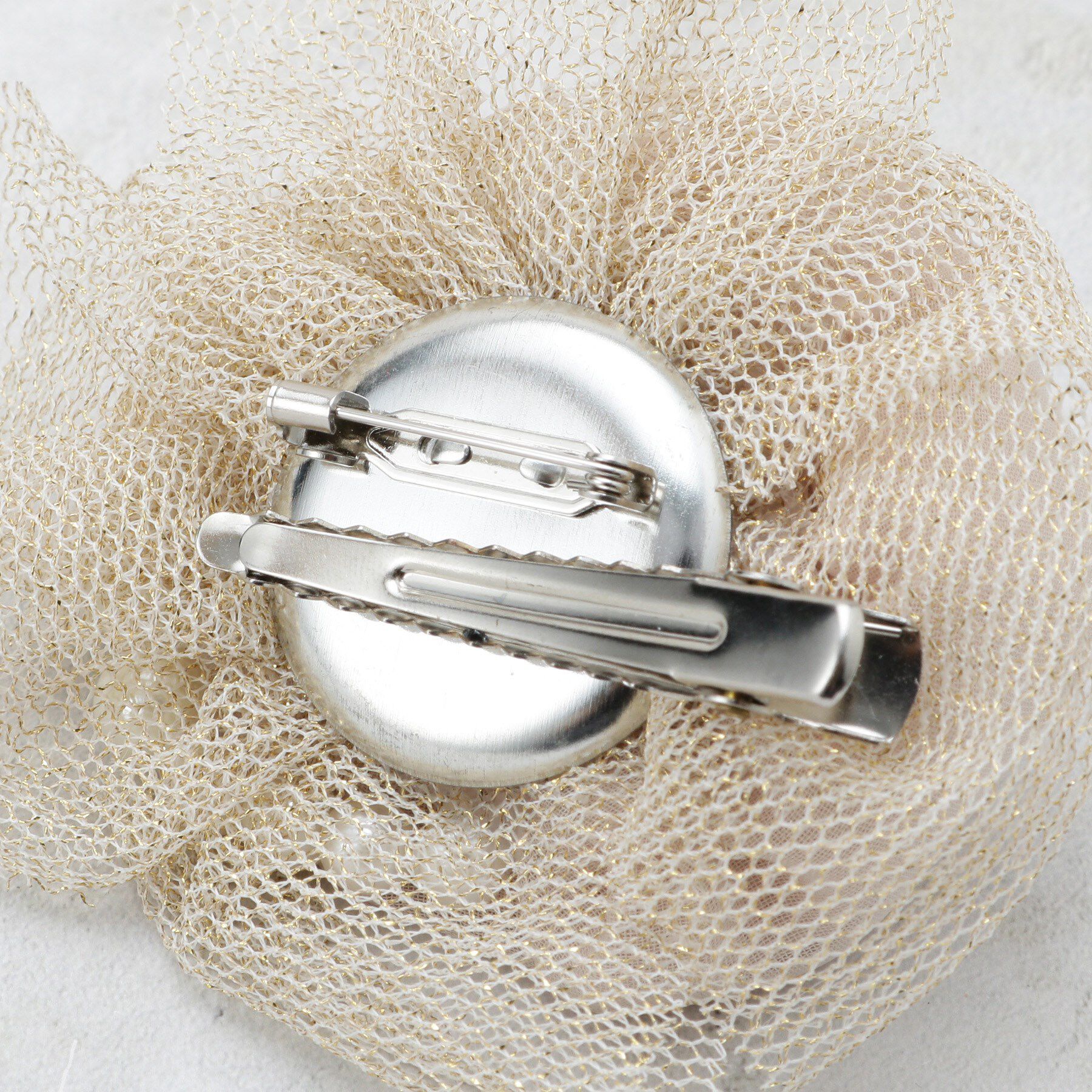 OPAQUE.CLIP「ラメチュールシフォン&times;フェイクパールコサージュ」|ブローチ・コサージュ|