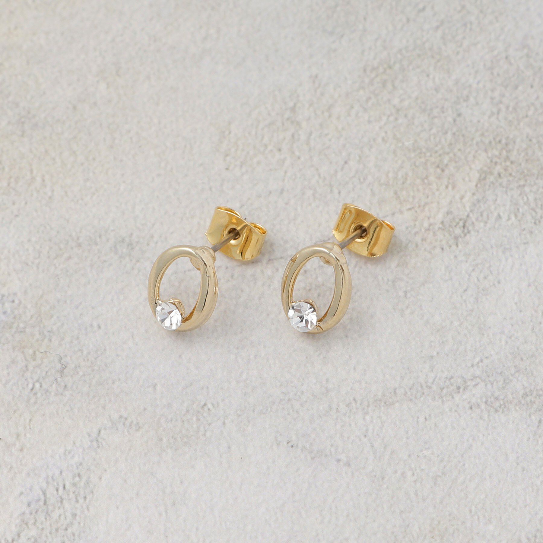 OPAQUE.CLIP「オーバルメタル&times;ビジューミニピアス」|ピアス|