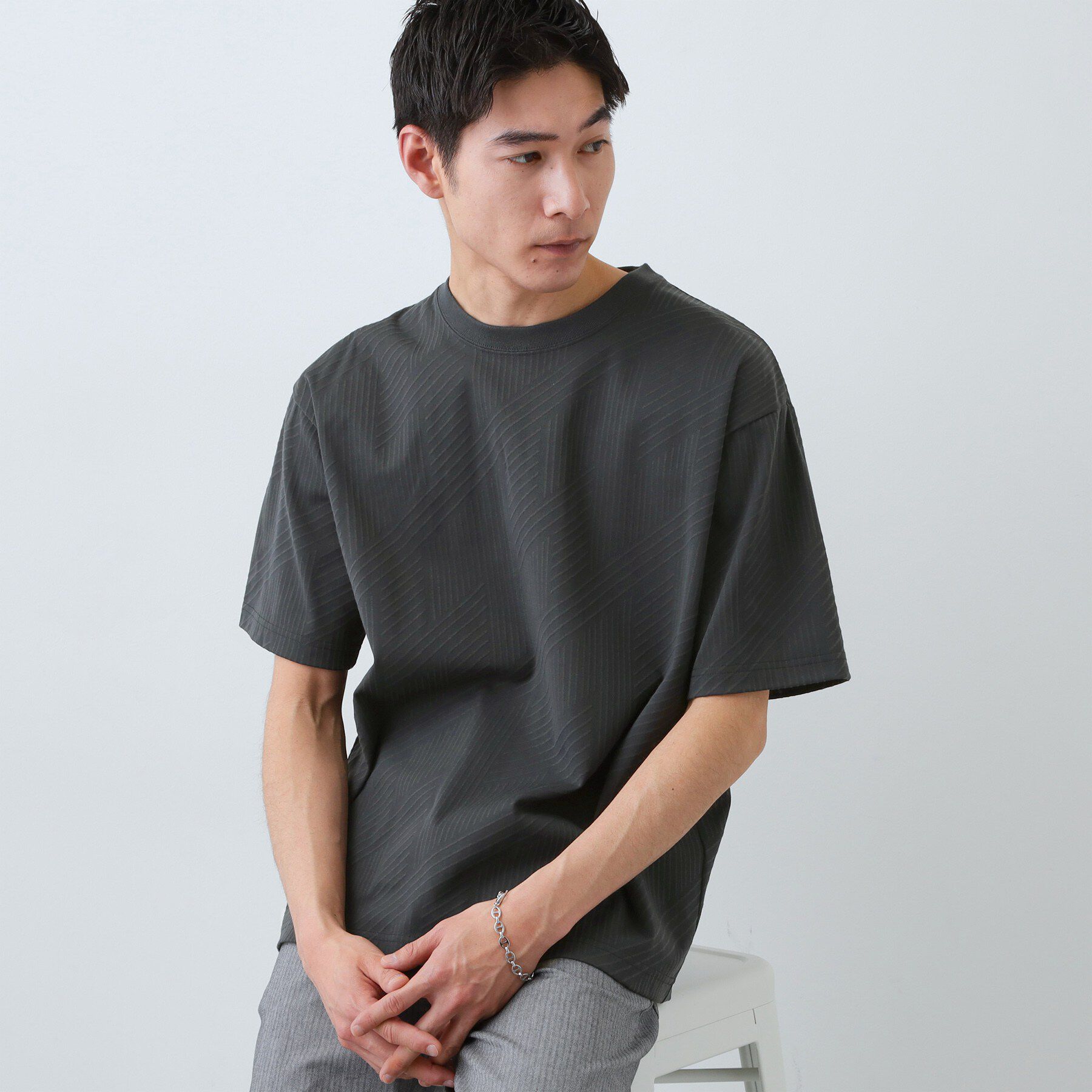 THE SHOP TK「【無地だと少し物足りないという方へ】ジオメトリック柄 半袖Tシャツ 洗濯機OK」|Tシャツ・カットソー|チャコールグレー(0