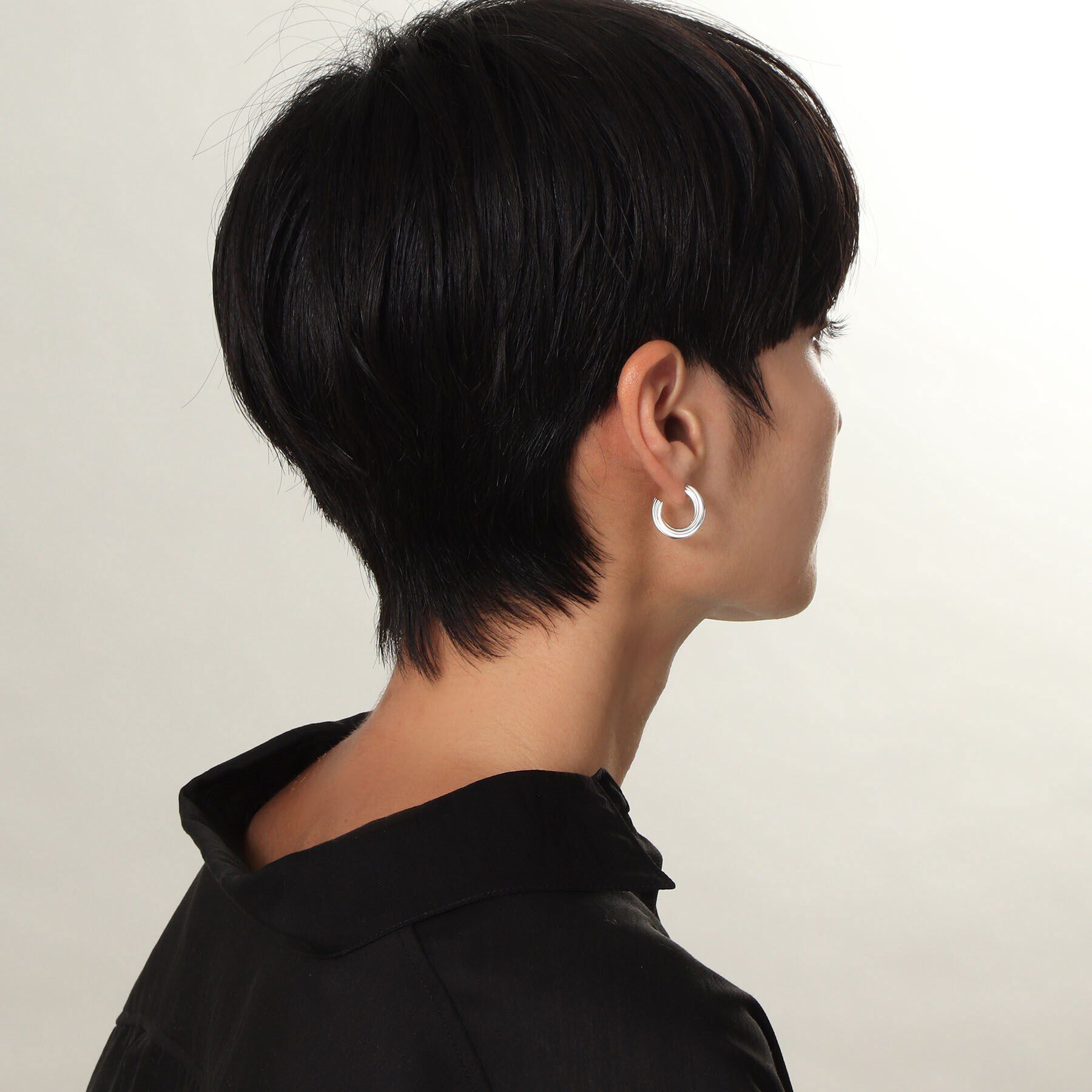 COCOSHNIK ONKITSCH「シルバー スモールフープ スクリューピアス」|ピアス|