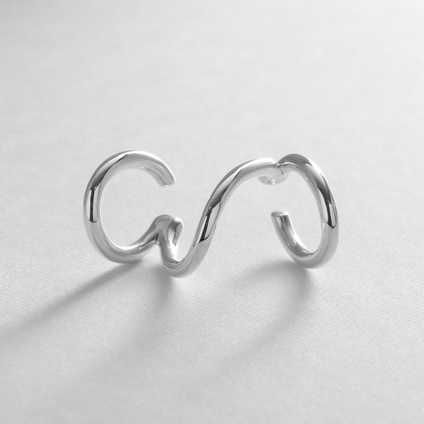 COCOSHNIK ONKITSCH「シルバー ラインイヤーカフ トリプル」|イヤリング|