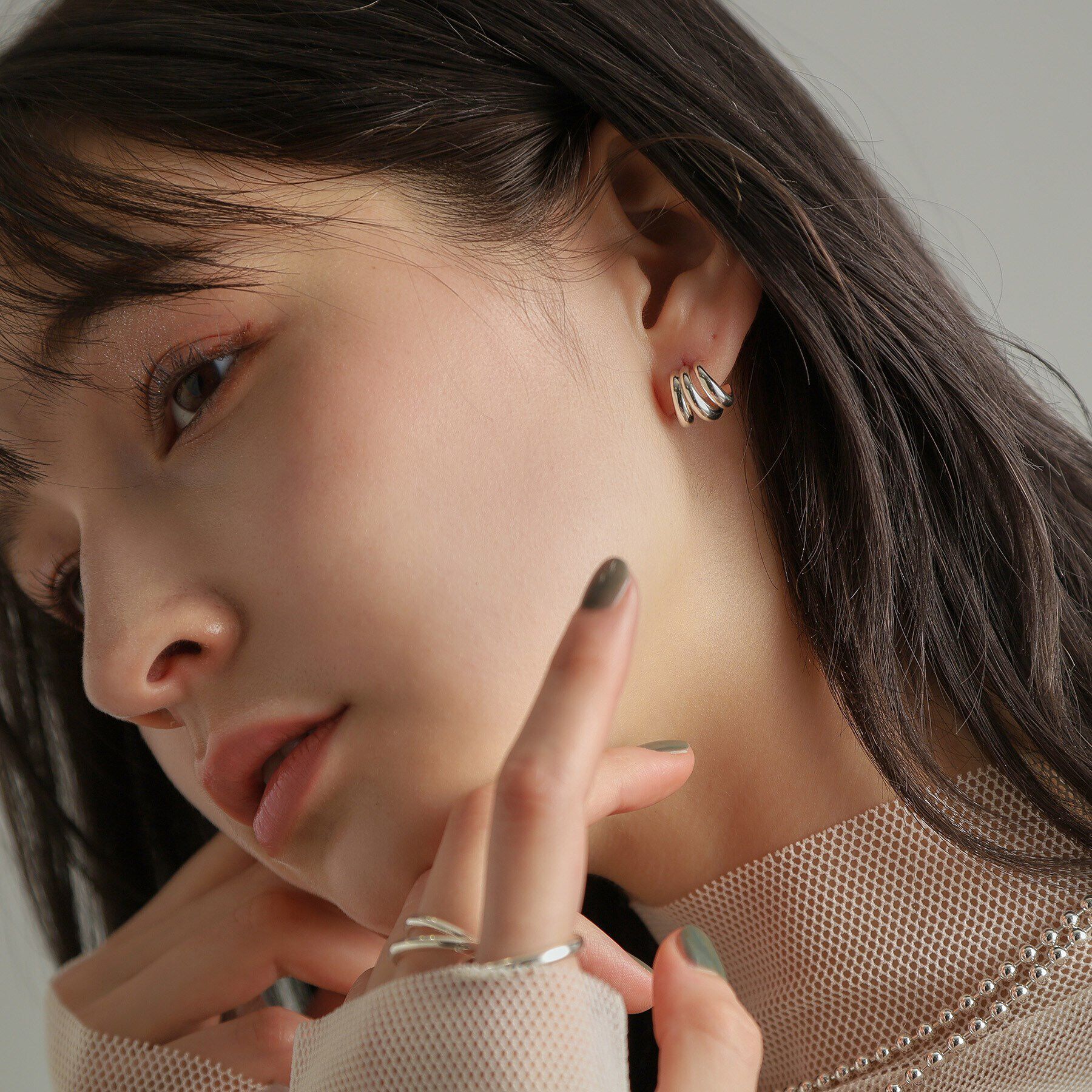 COCOSHNIK ONKITSCH「シルバー スモールフープ トリプルカーブピアス」|ピアス|
