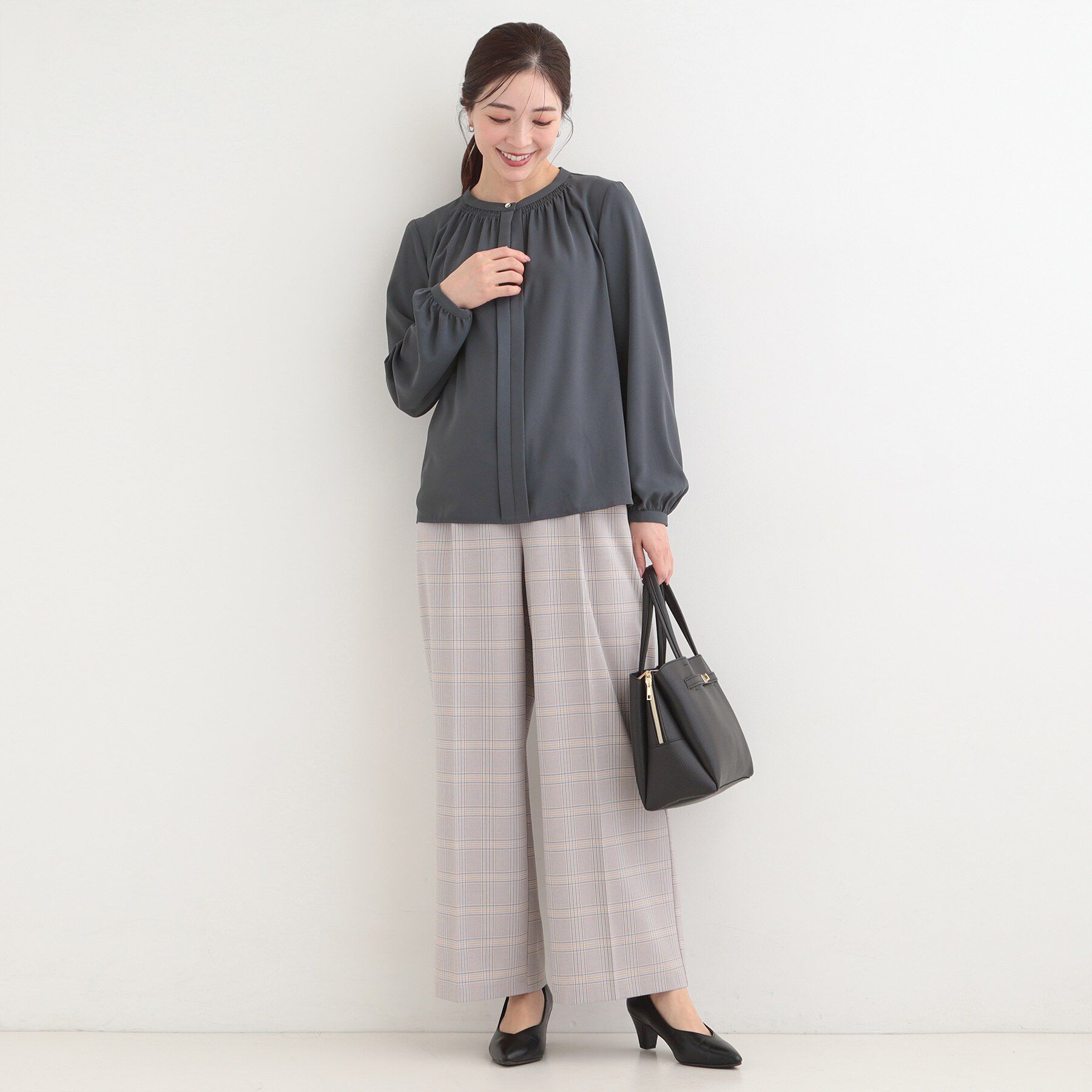 SHOO･LA･RUE「【多機能】メタルボタンがアクセント ふんわりギャザーブラウス」|シャツ・ブラウス|