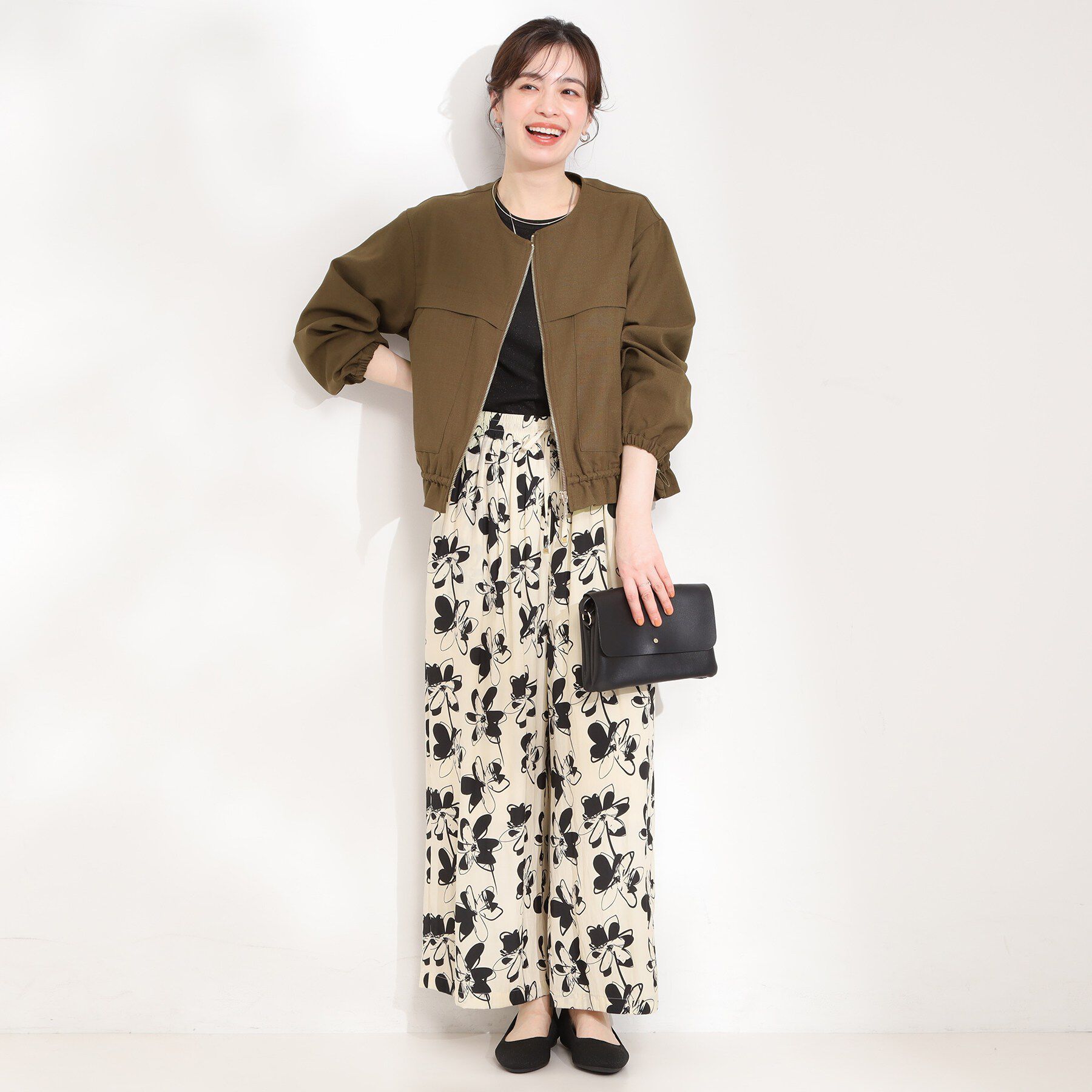 SHOO･LA･RUE「【S-LL】裾のフリルが大人かわいい　ドロストノーカラーブルゾン」|ブルゾン・スタジャン|