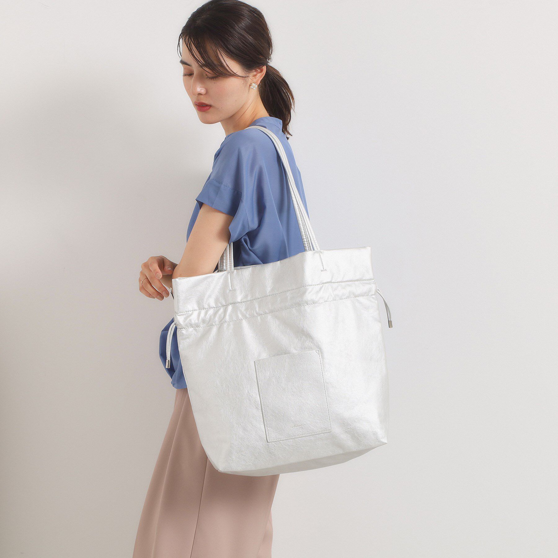 ITS&rsquo;DEMO「【軽量／A4対応】合皮巾着トート」|トートバッグ|