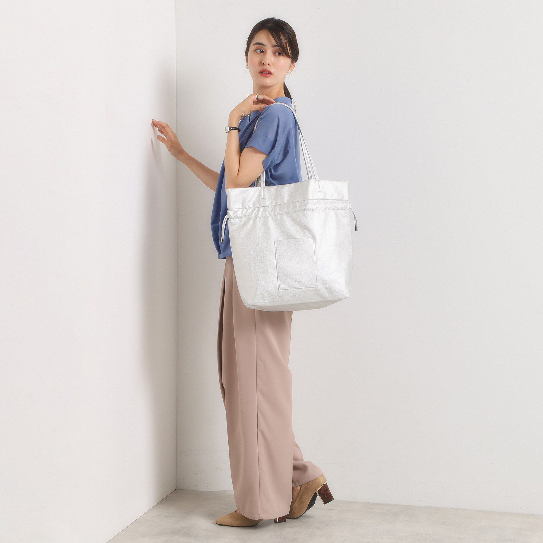 ITS&rsquo;DEMO「【軽量／A4対応】合皮巾着トート」|トートバッグ|