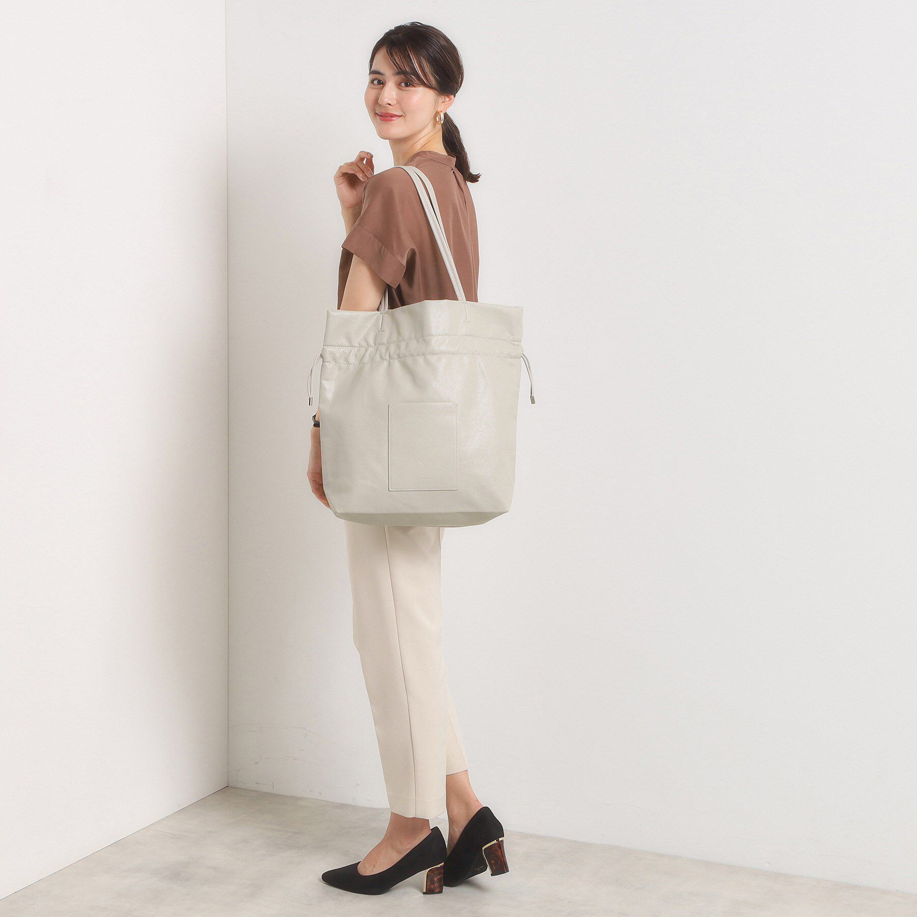 ITS&rsquo;DEMO「【軽量／A4対応】合皮巾着トート」|トートバッグ|