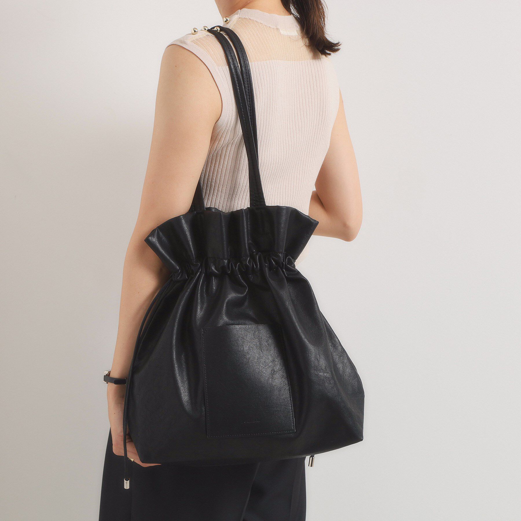 ITS&rsquo;DEMO「【軽量／A4対応】合皮巾着トート」|トートバッグ|ブラック(019)