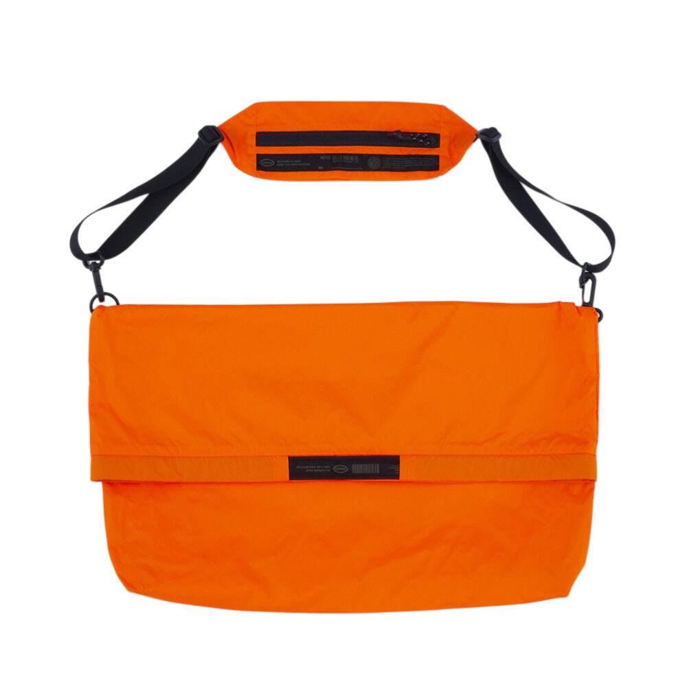 BACKYARD FAMILY「ショルダーバッグ 斜めがけ メンズ 大きめ 通販 トートバッグ 斜めがけバッグ ポケッタブルバッグ」|ショルダー・メッセンジャー|オレンジ1