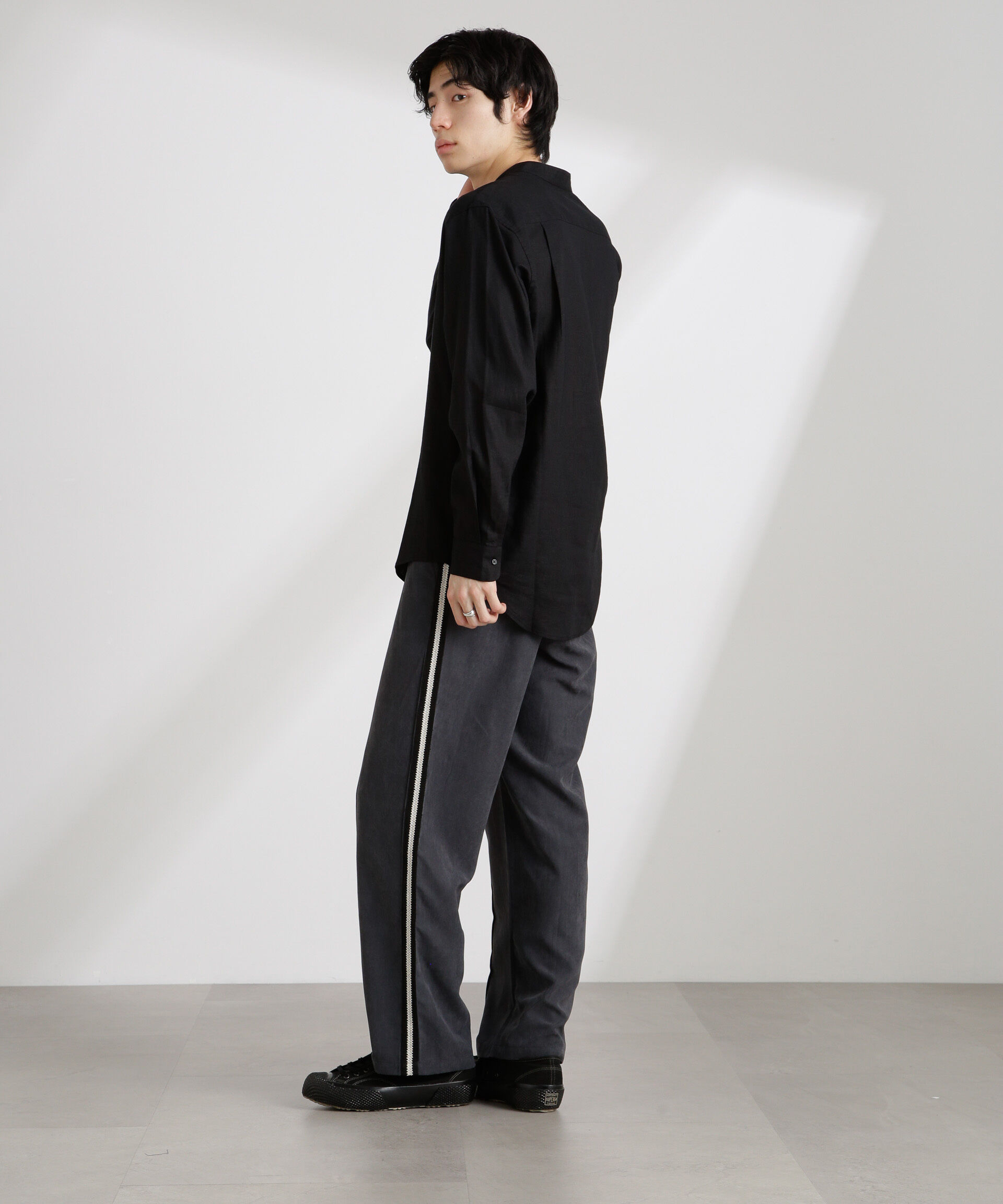 nano･universe「アンチスメルリネン バンドカラーシャツ 長袖」|シャツ・ブラウス|