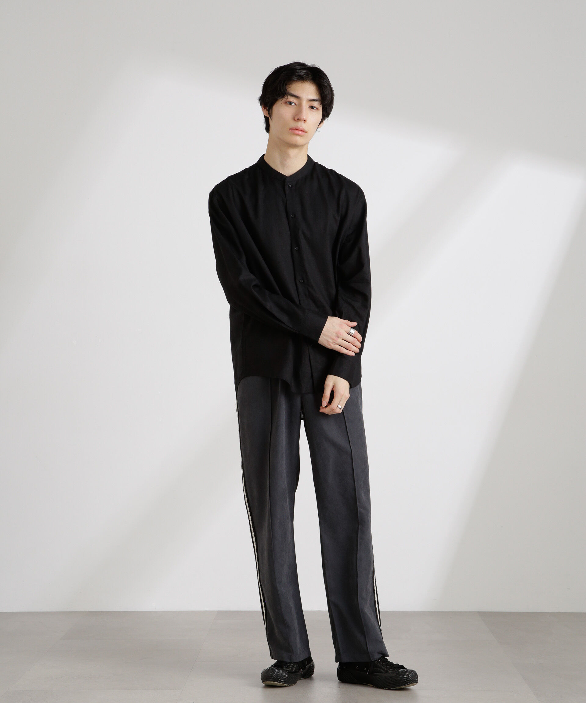 nano･universe「アンチスメルリネン バンドカラーシャツ 長袖」|シャツ・ブラウス|