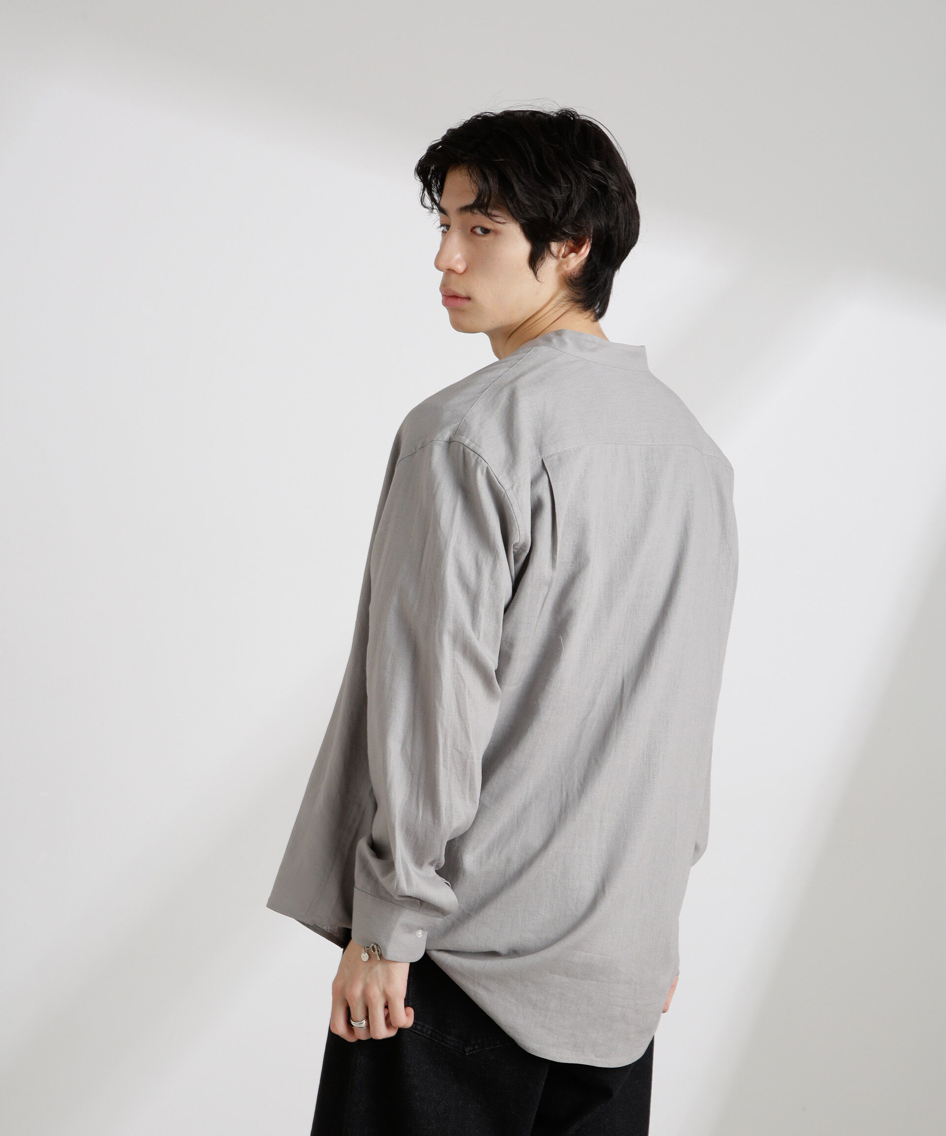 nano･universe「アンチスメルリネン バンドカラーシャツ 長袖」|シャツ・ブラウス|