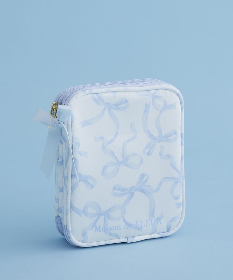 Maison de FLEUR「リボンプリントマルチケース」|ポーチ|ライトブルー